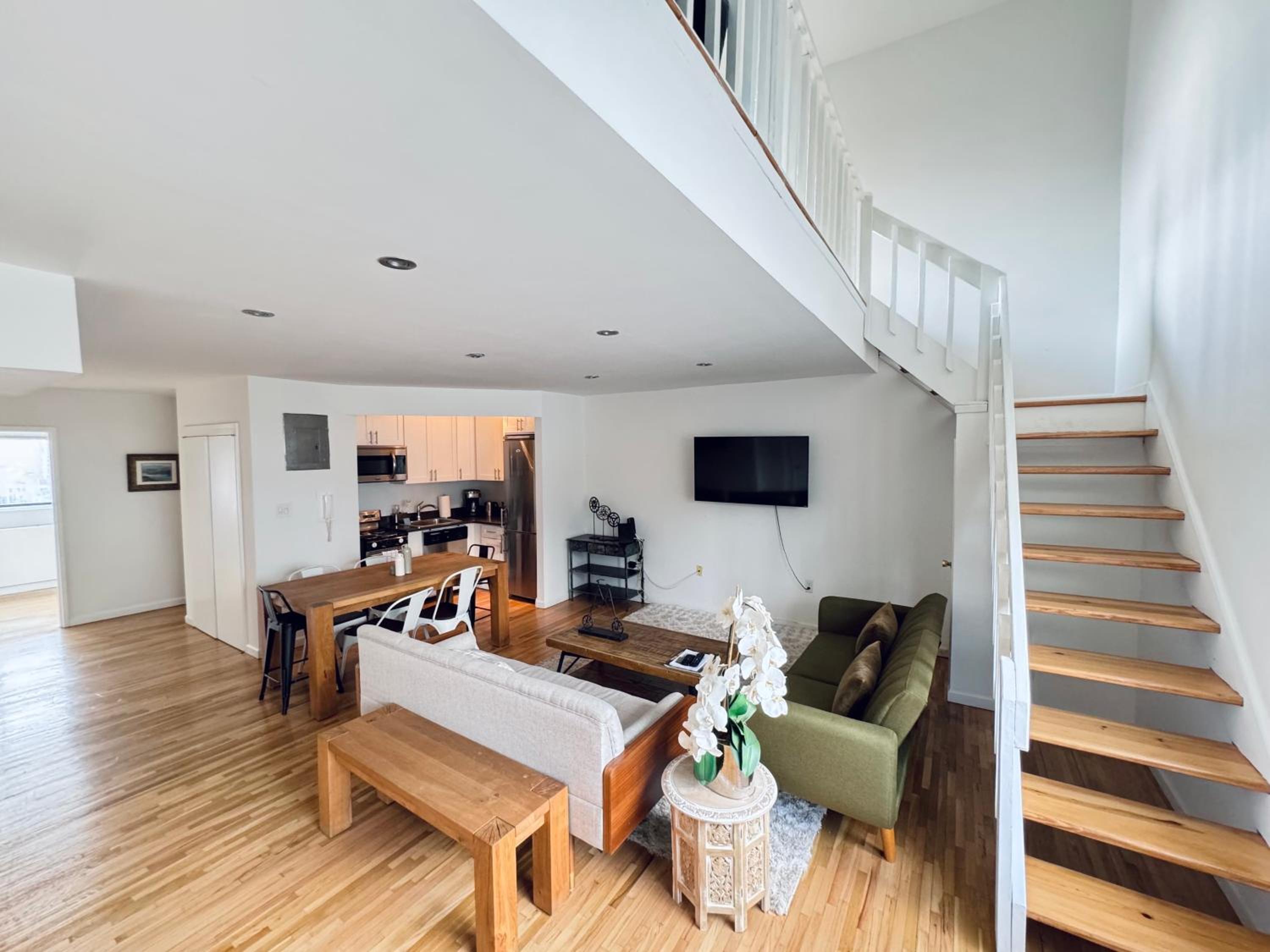 Stylish Duplex Penthouse with large Outdoor Space