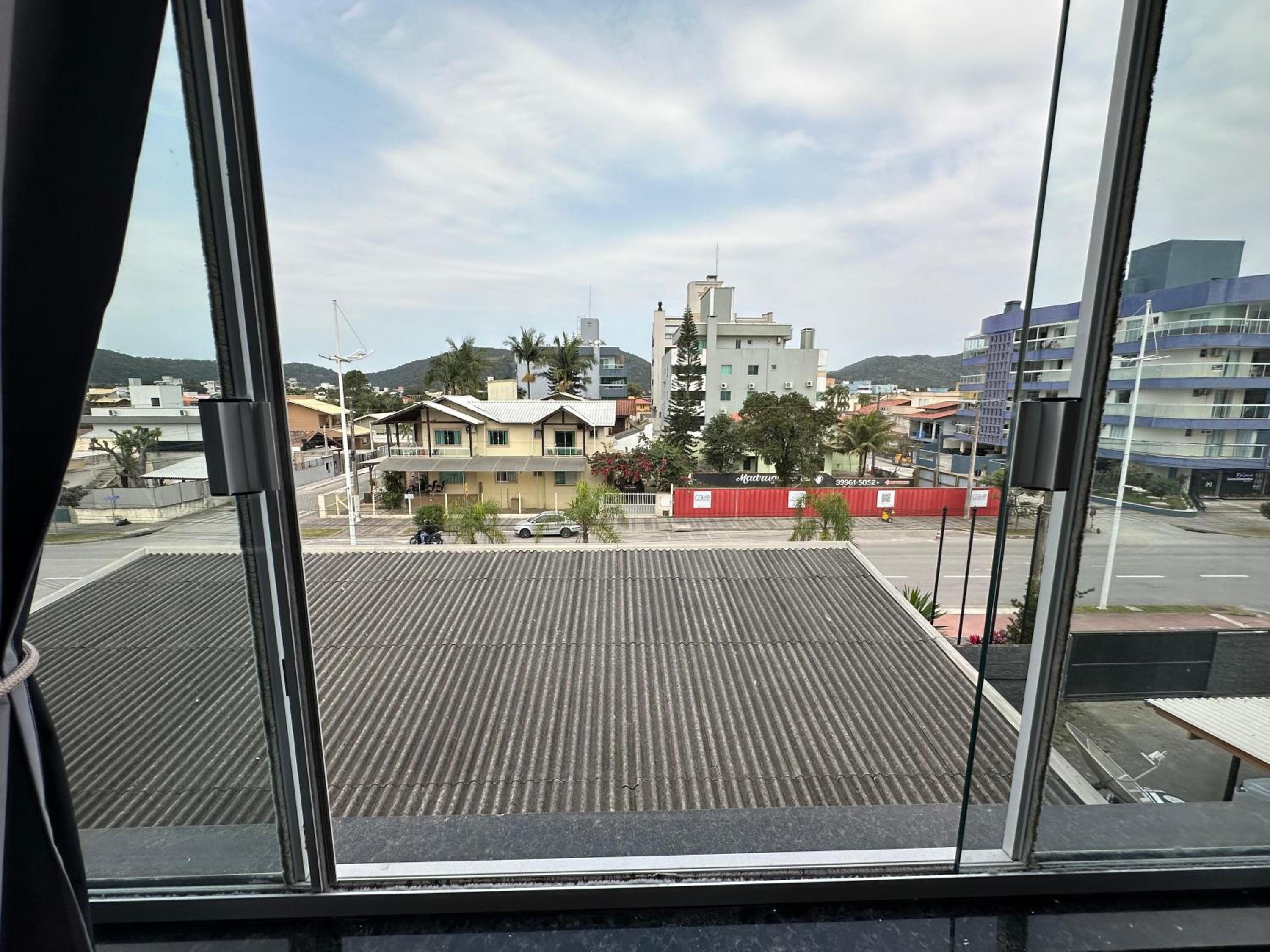 Duplex de 3 Quartos com Piscina - 140m da praia