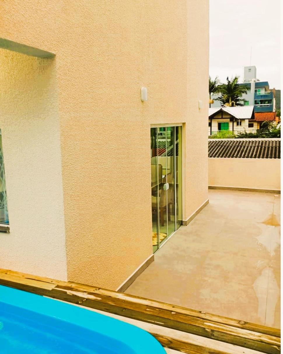 Duplex de 3 Quartos com Piscina - 140m da praia