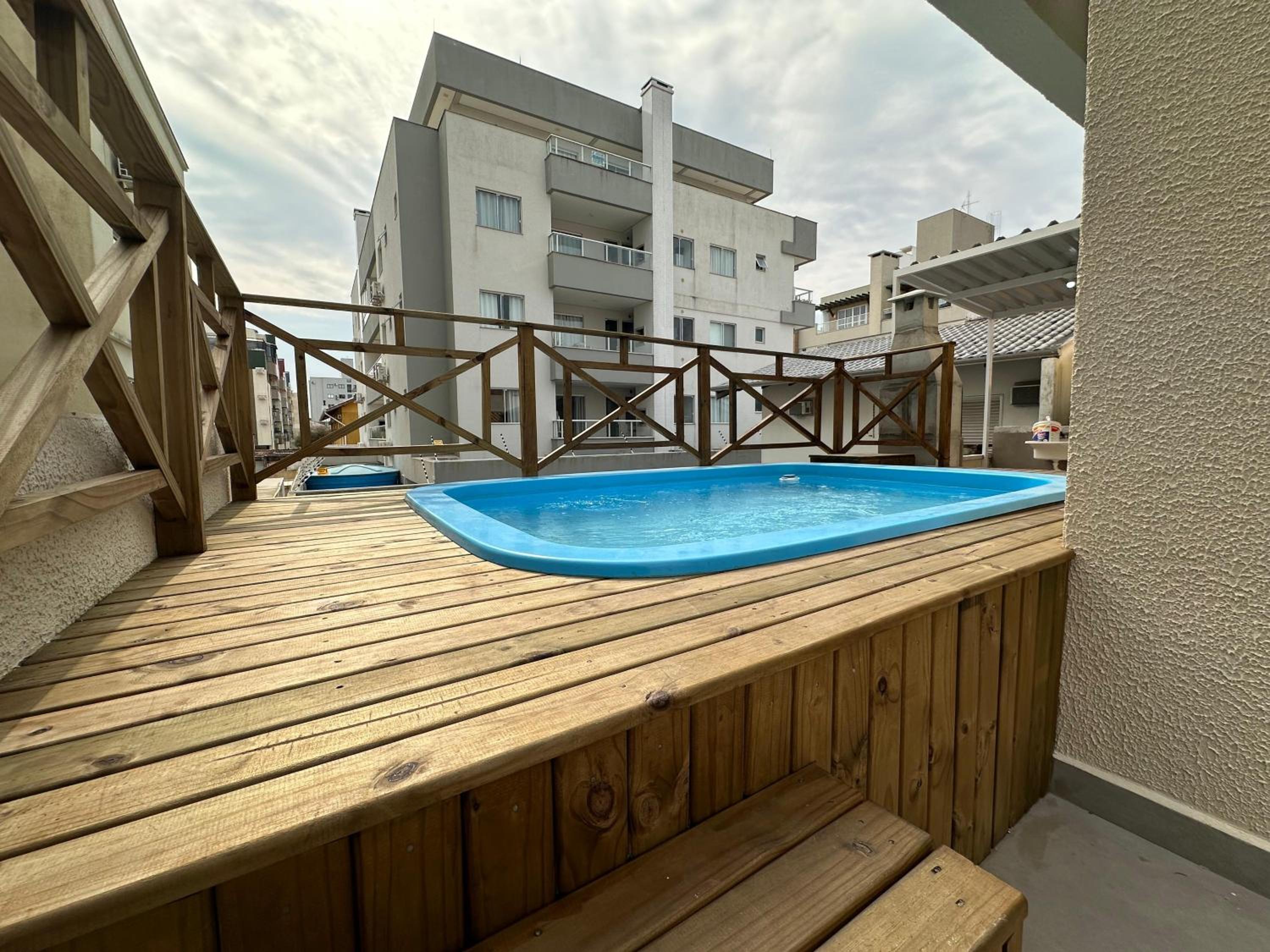 Duplex de 3 Quartos com Piscina - 140m da praia