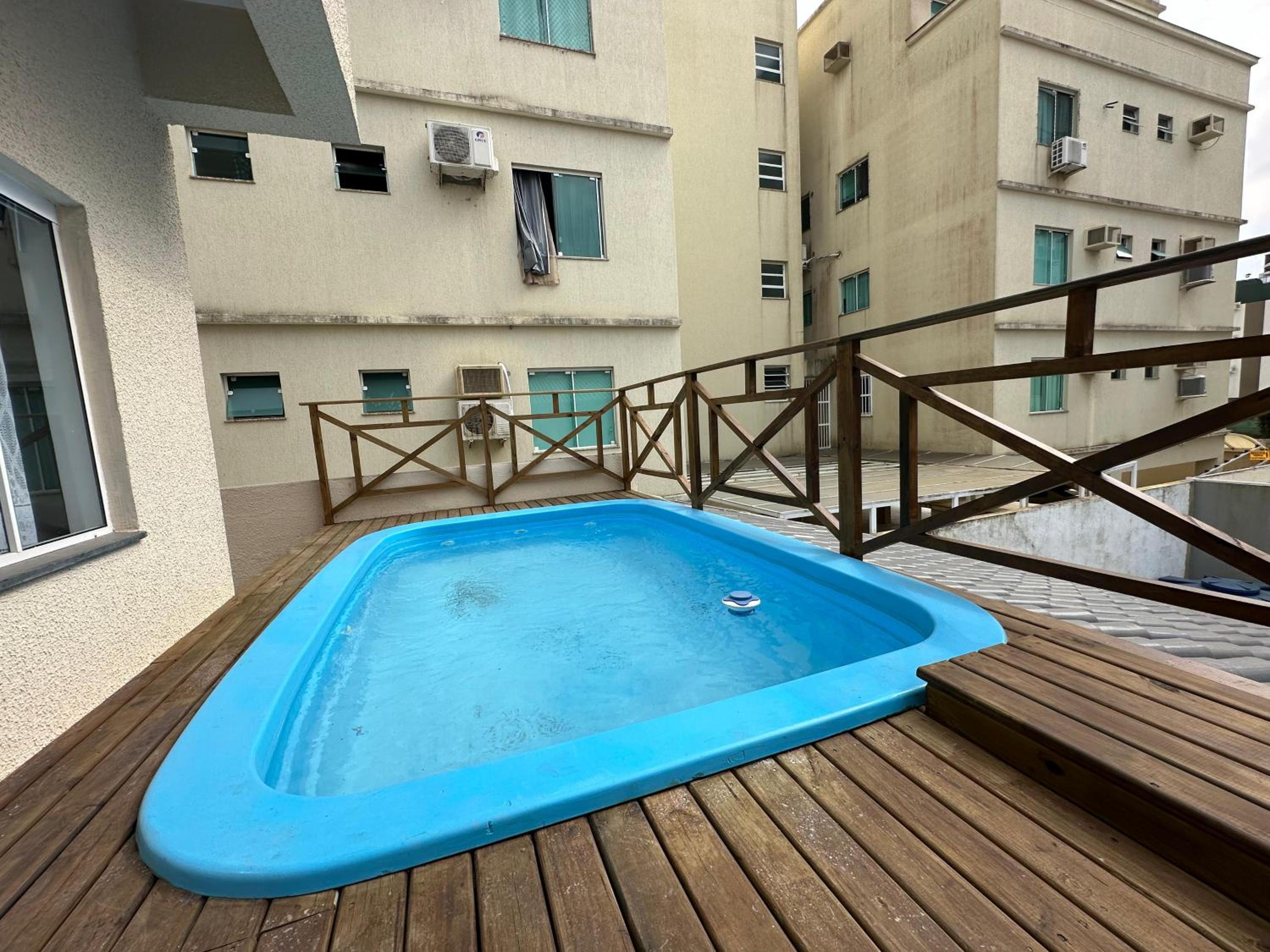 Duplex de 3 Quartos com Piscina - 140m da praia