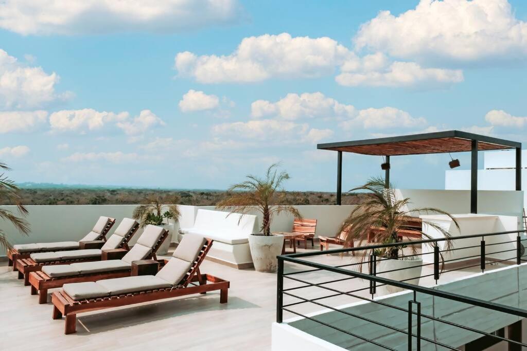 Jungle Suite Ocean View Rooftop, Beach Access! view 5