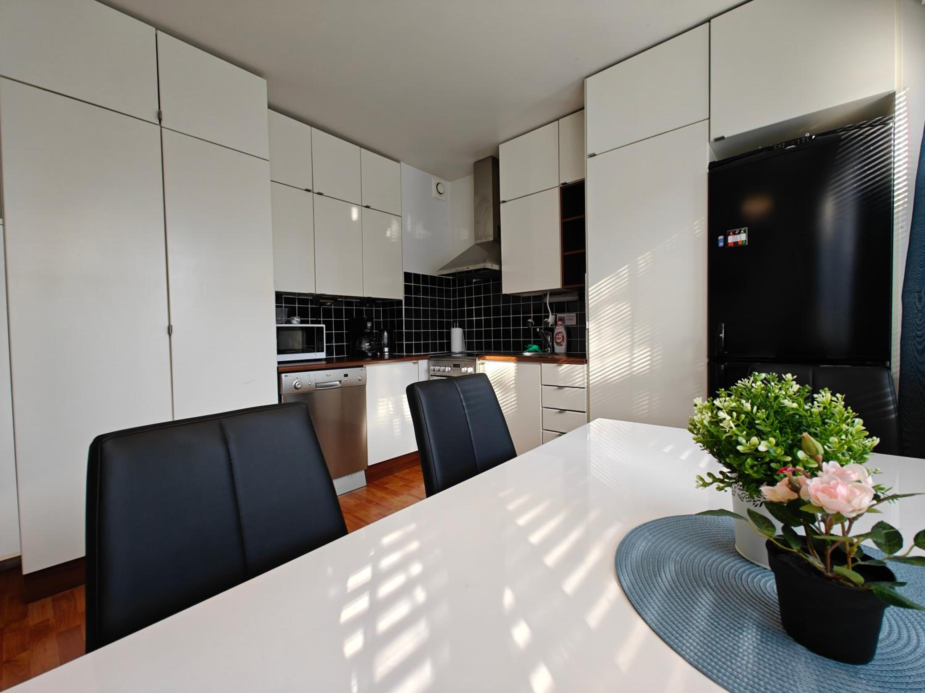 Central Railway st II Cozy 1R apart II free P view 3
