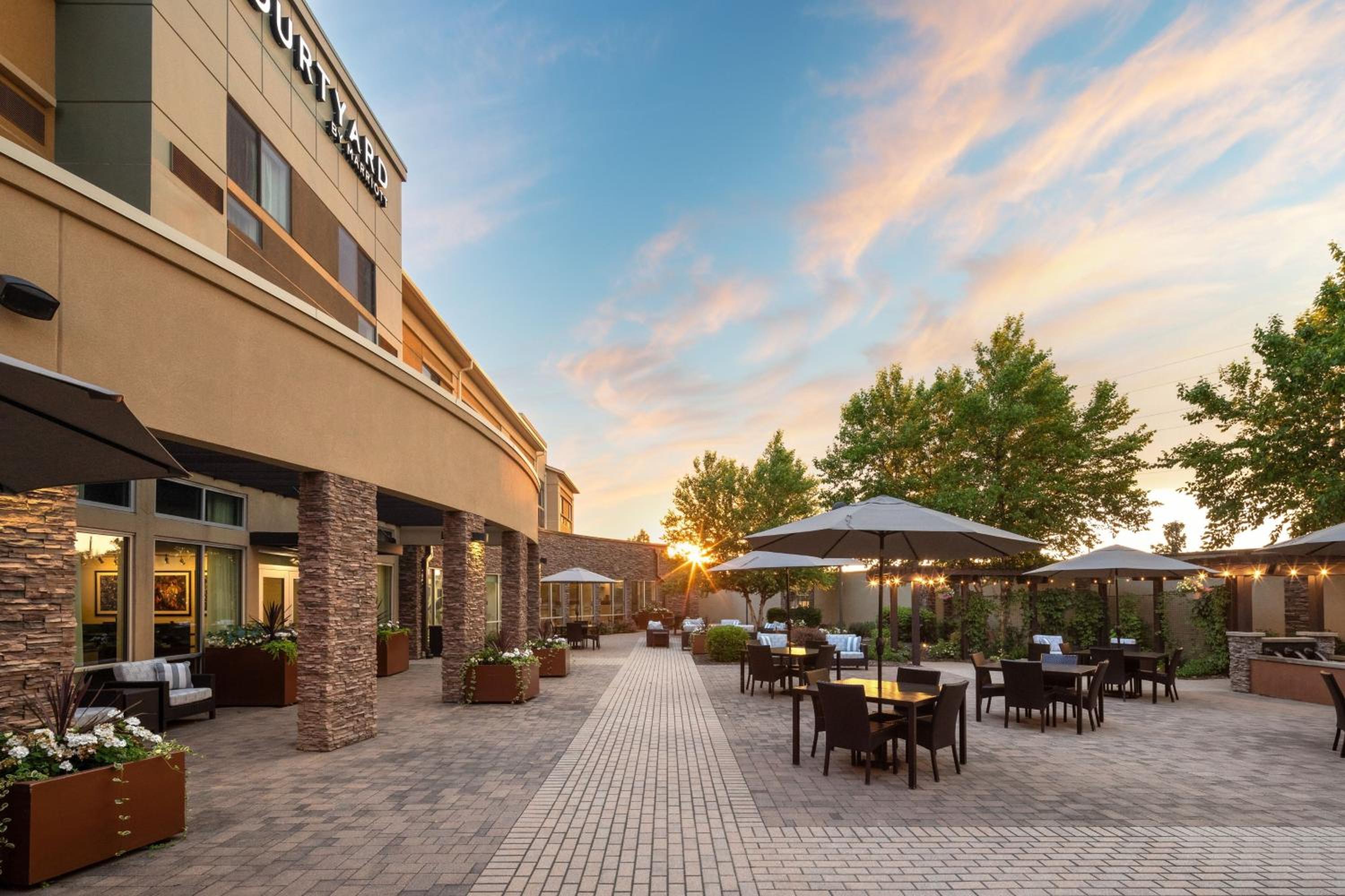 Courtyard Mankato Hotel & Event Center