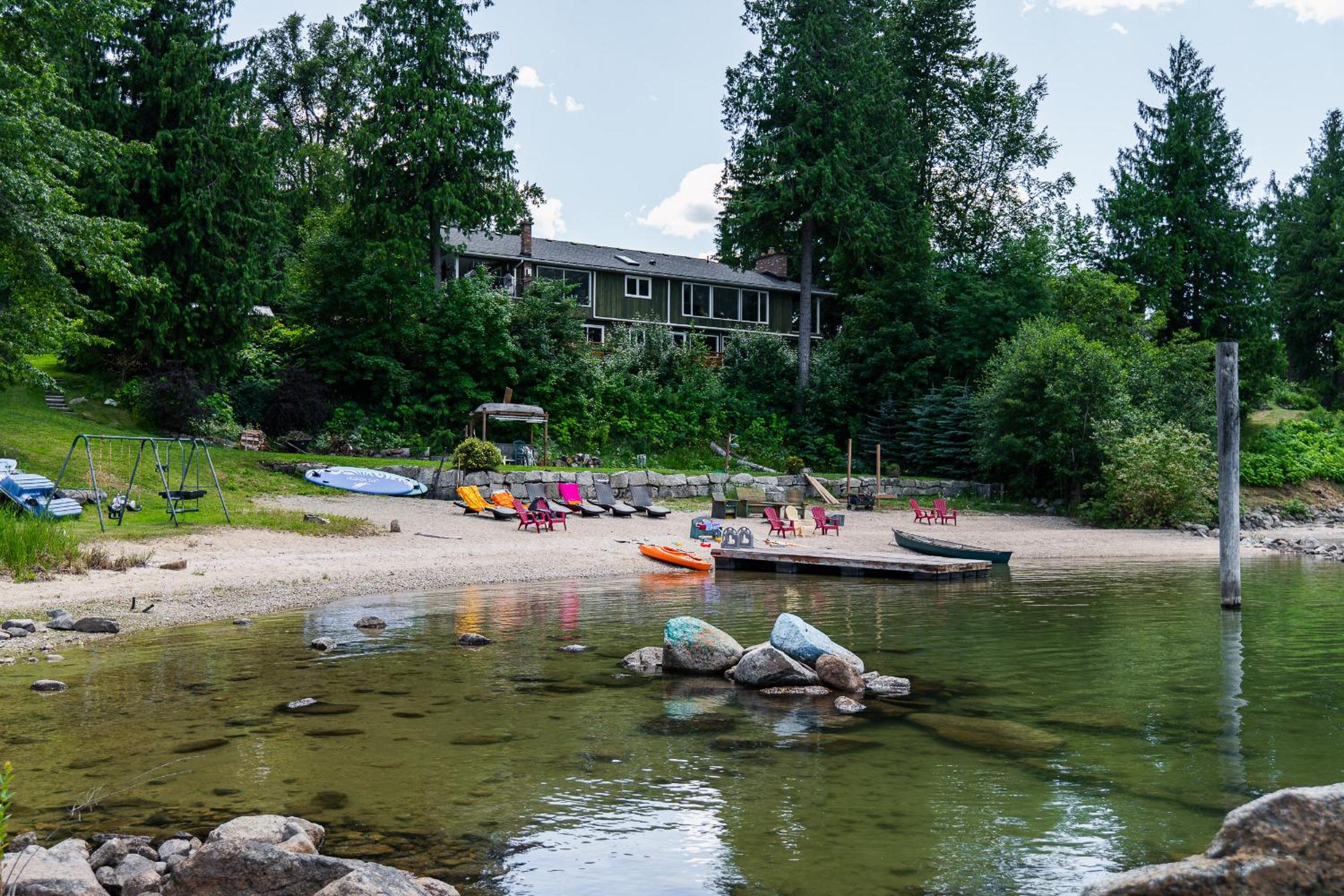 Kootenay, Lakeside Retreat, Main Floor and Walkout