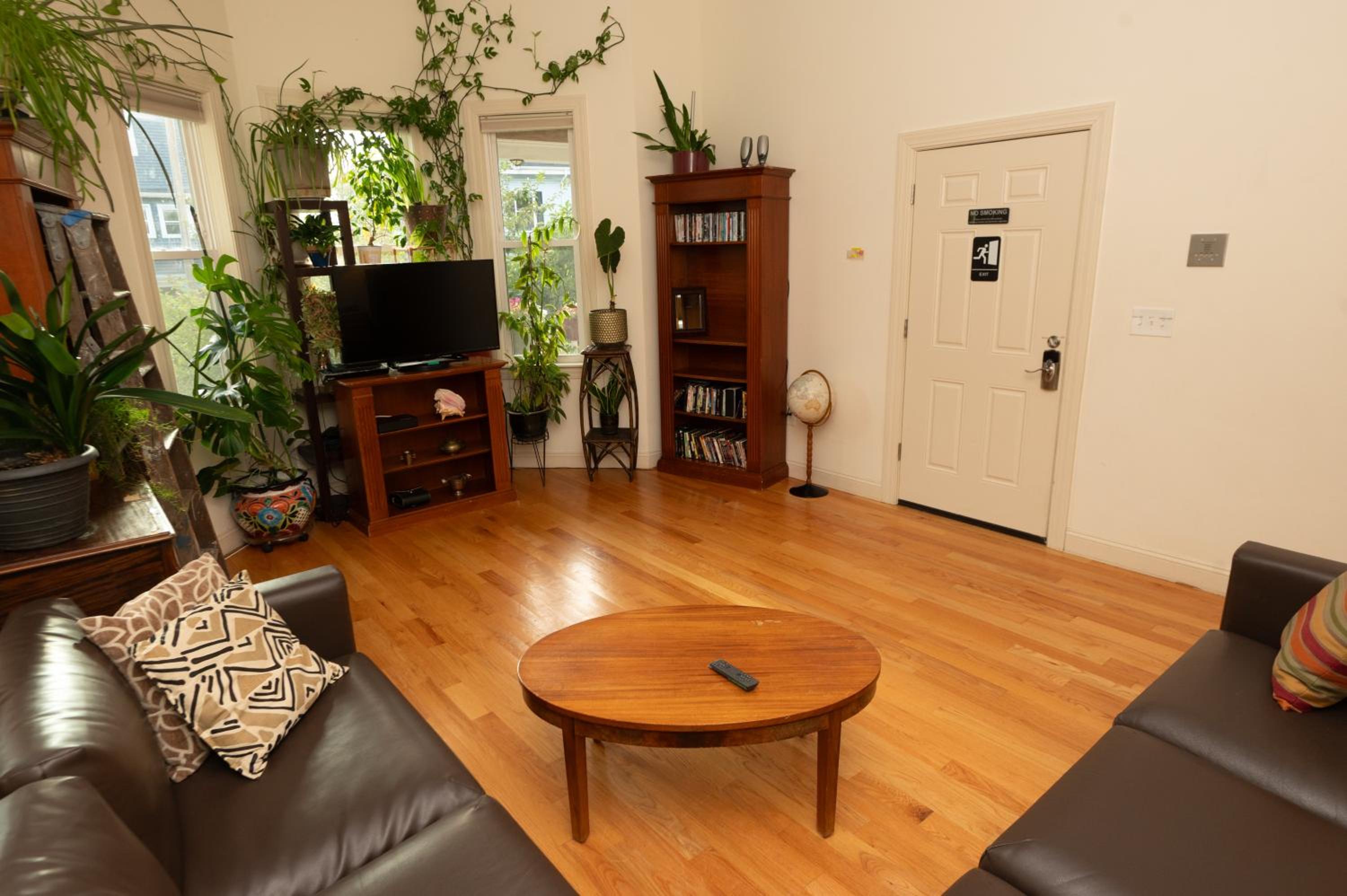 Boston Vacations - Egleston Square Condo Jamaica Plain with parking - Property Image 1