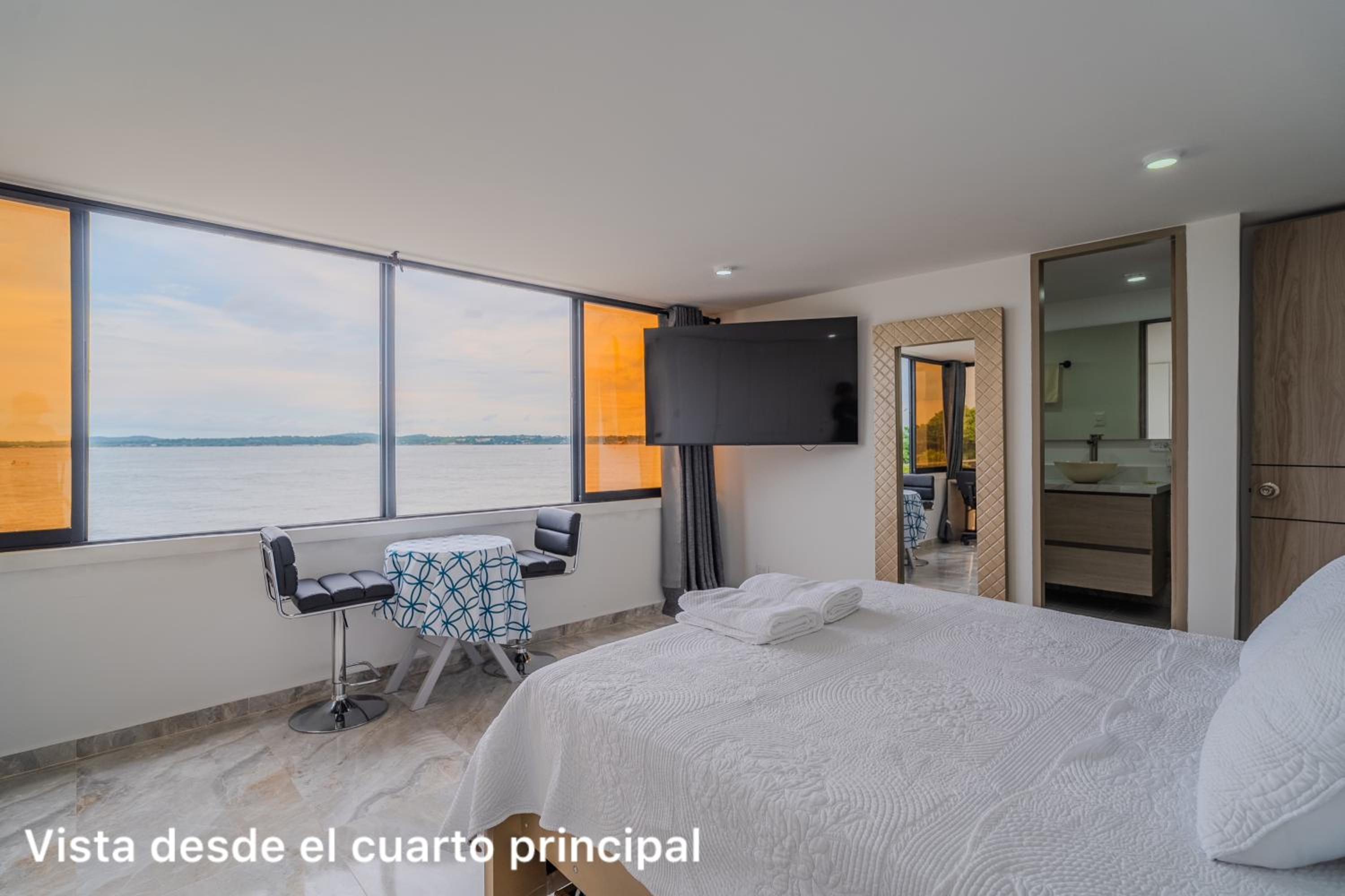 lujoso apartamento familiar frente al mar