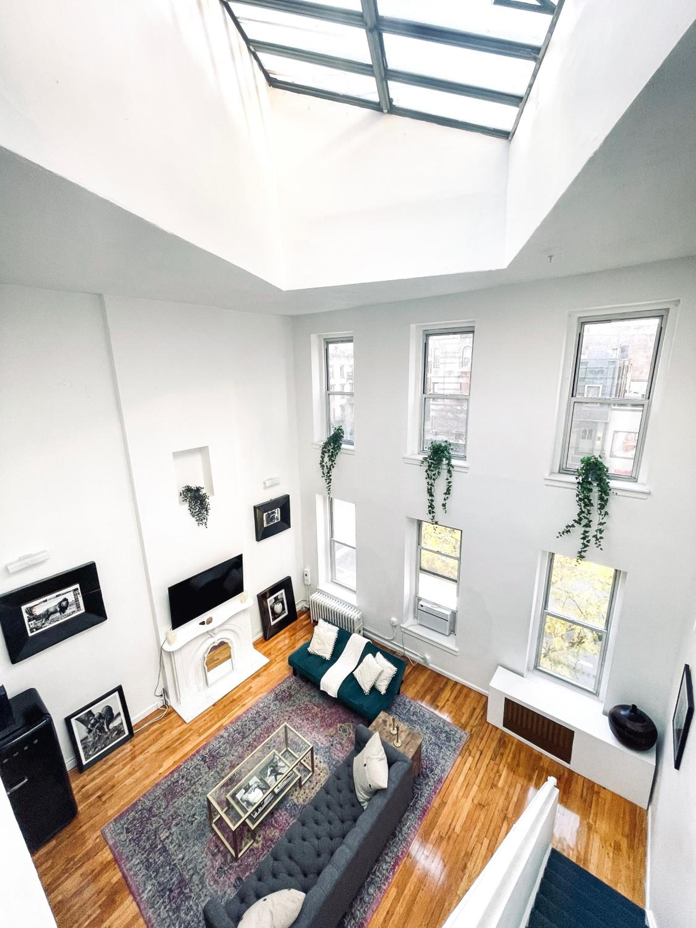 Gorgeous Extra Spacious Duplex Penthouse