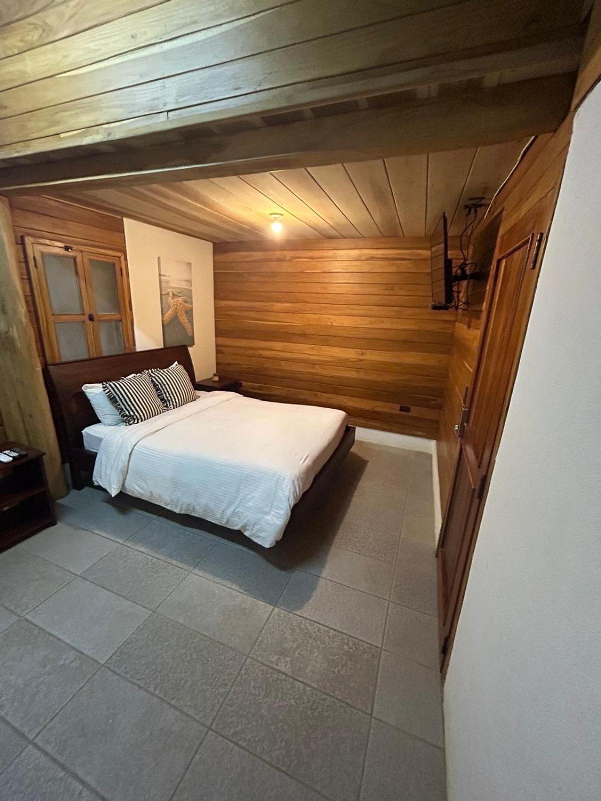 Casa Aura Beachfront B&B