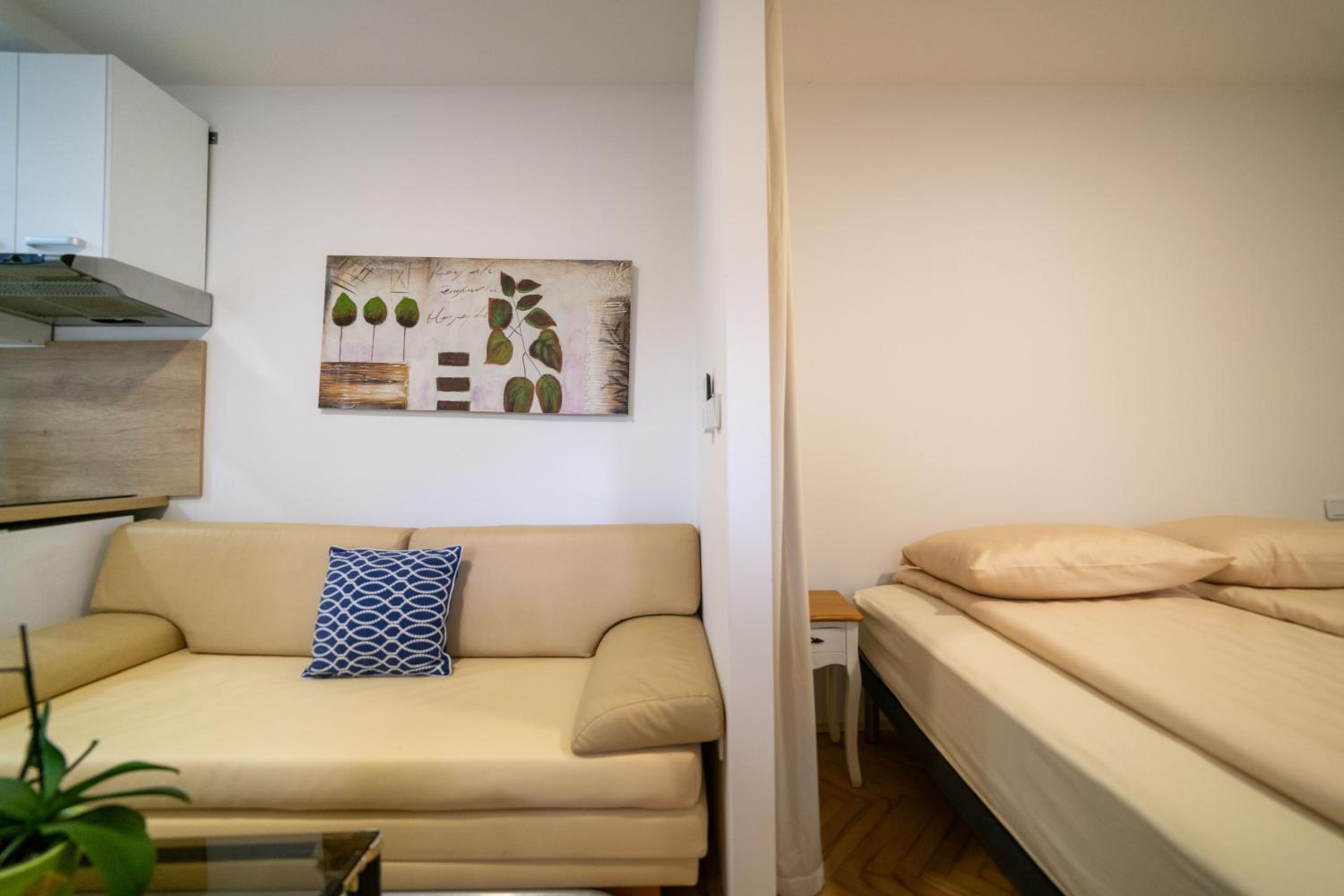 Four Seasons Apartments