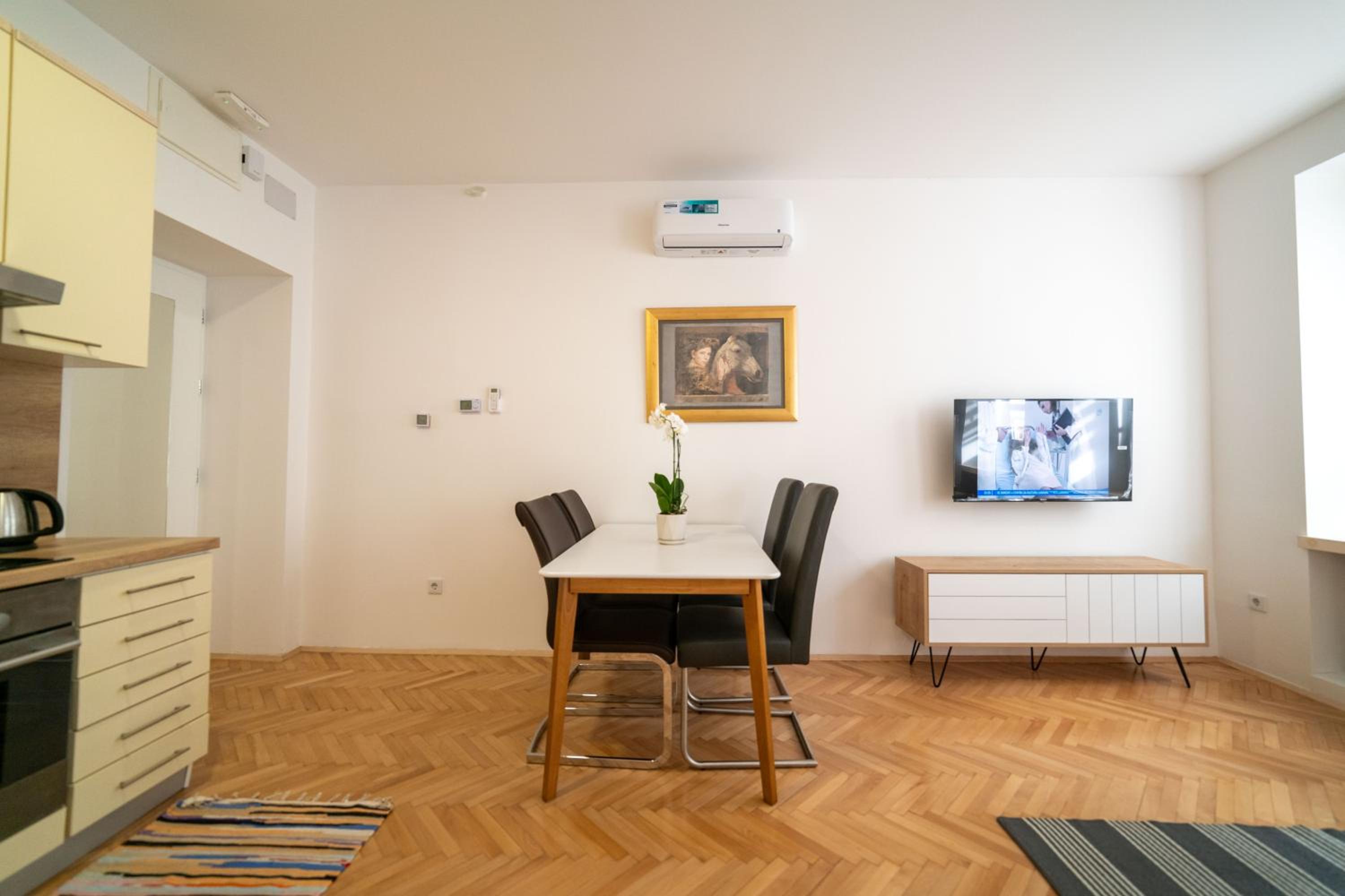 Four Seasons Apartments