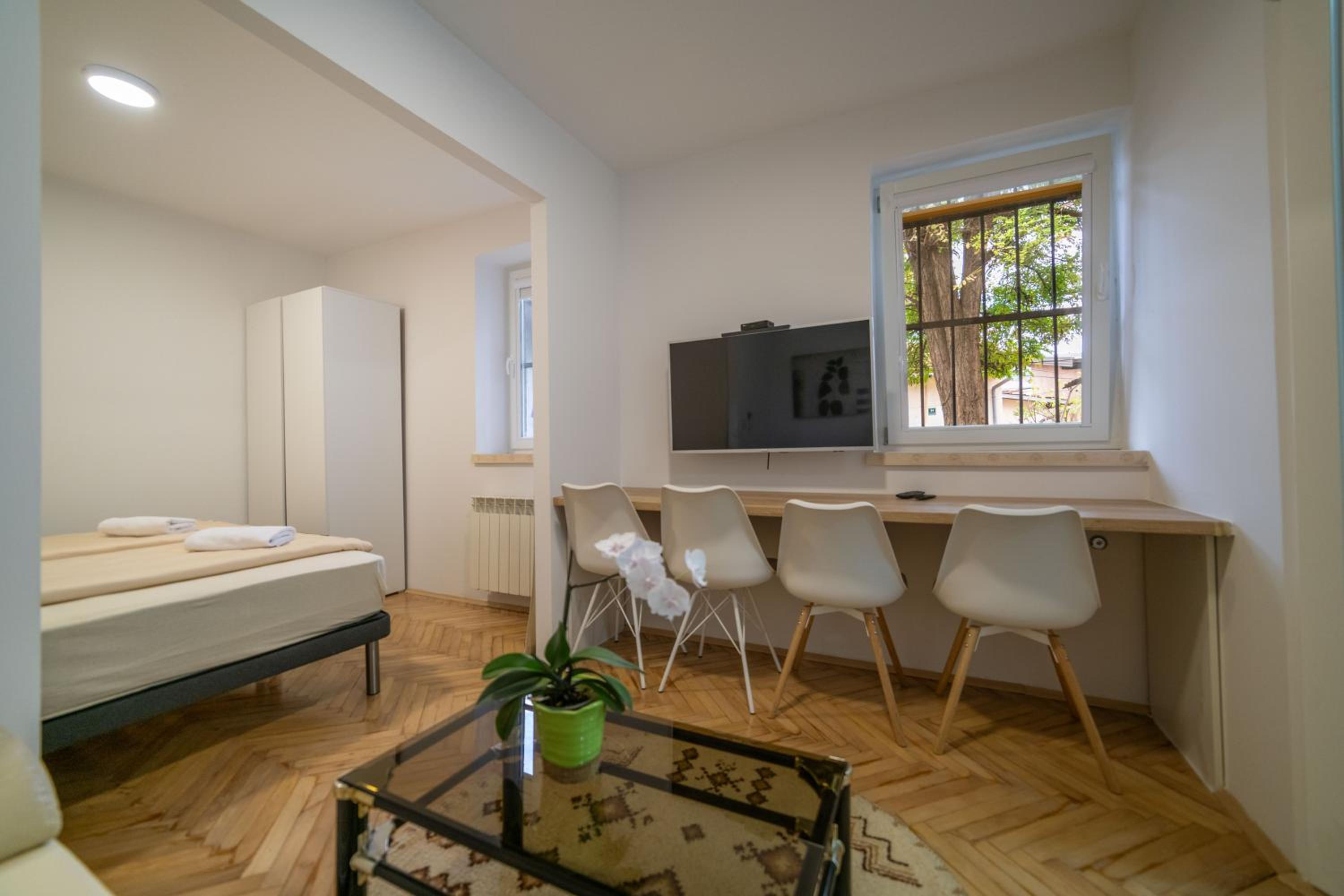 Four Seasons Apartments