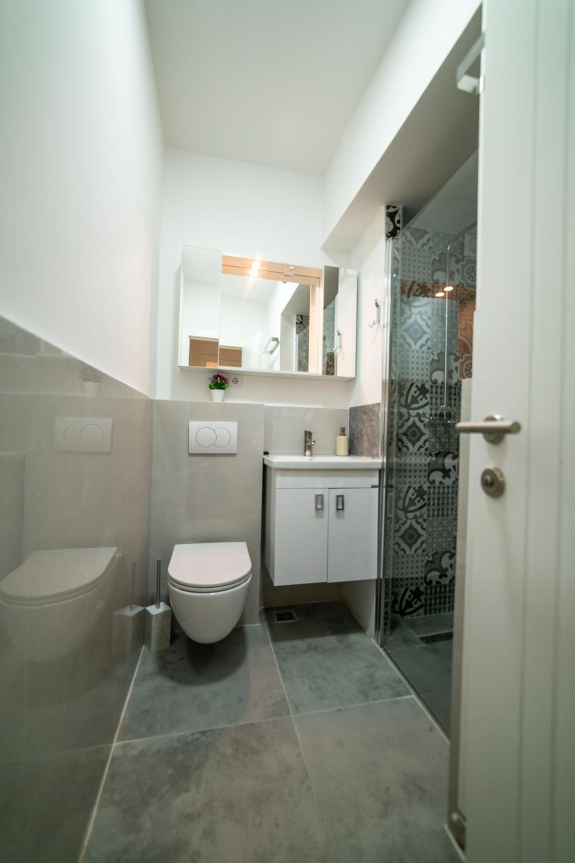 Four Seasons Apartments