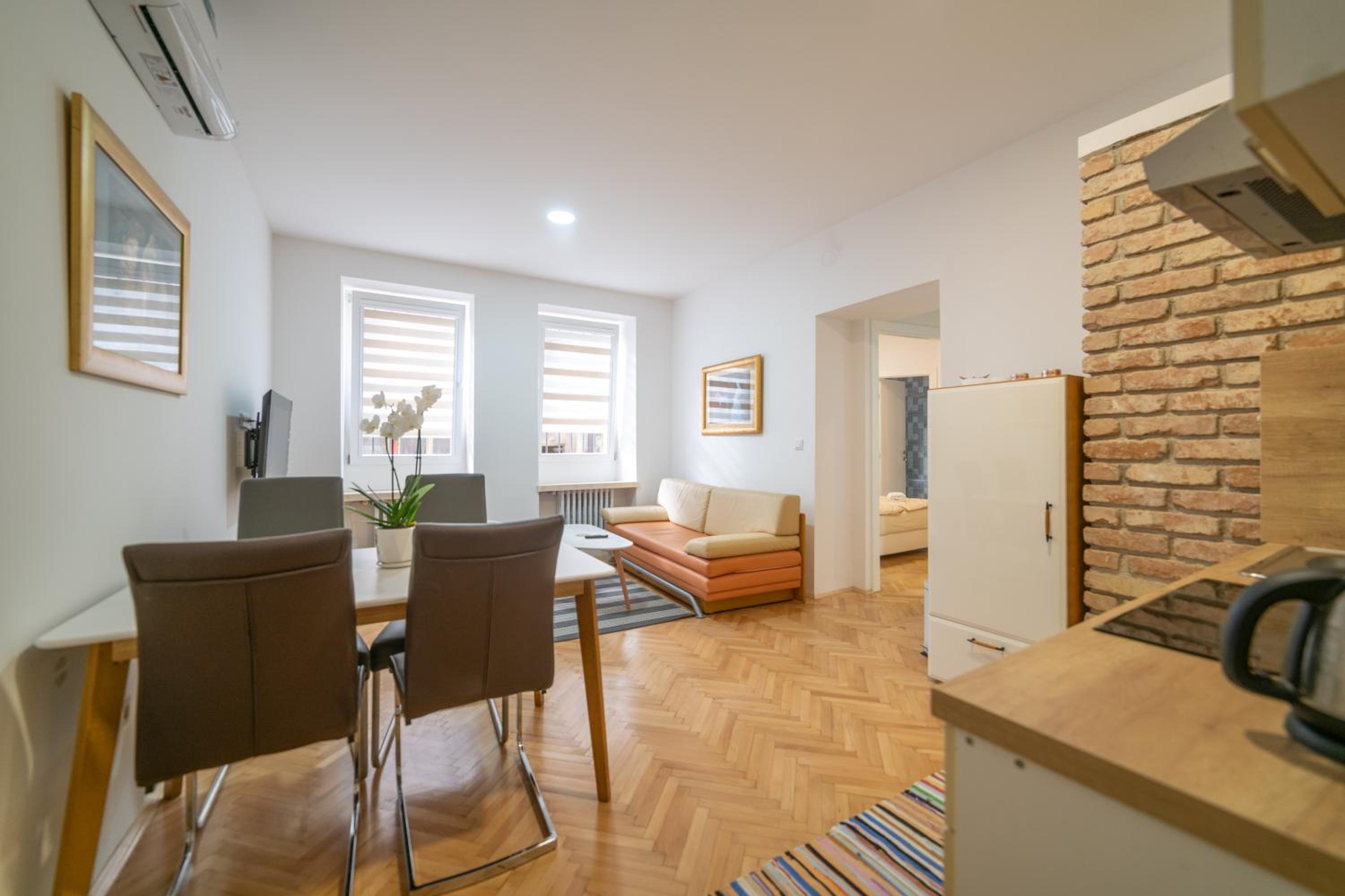 Four Seasons Apartments