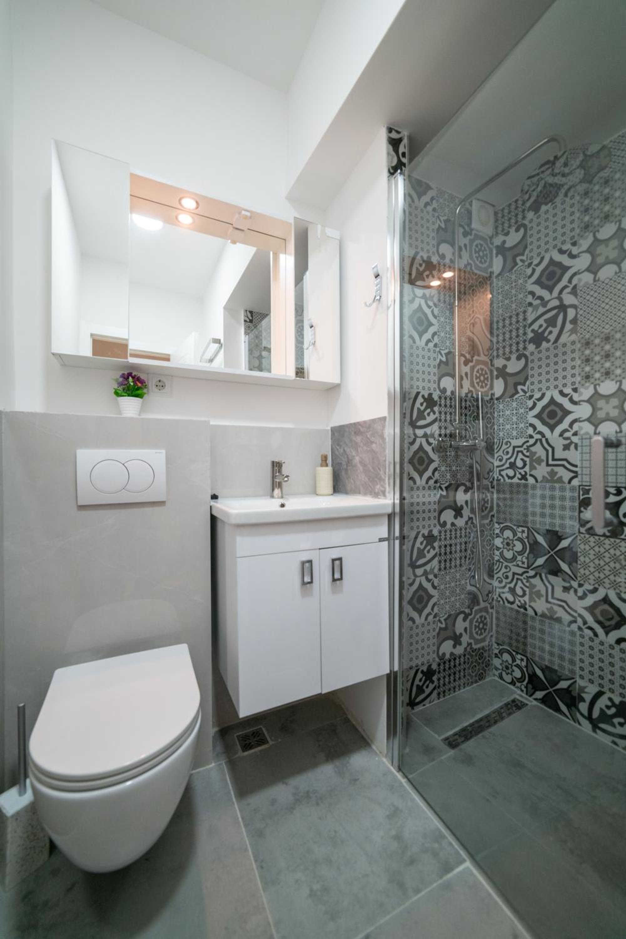 Four Seasons Apartments