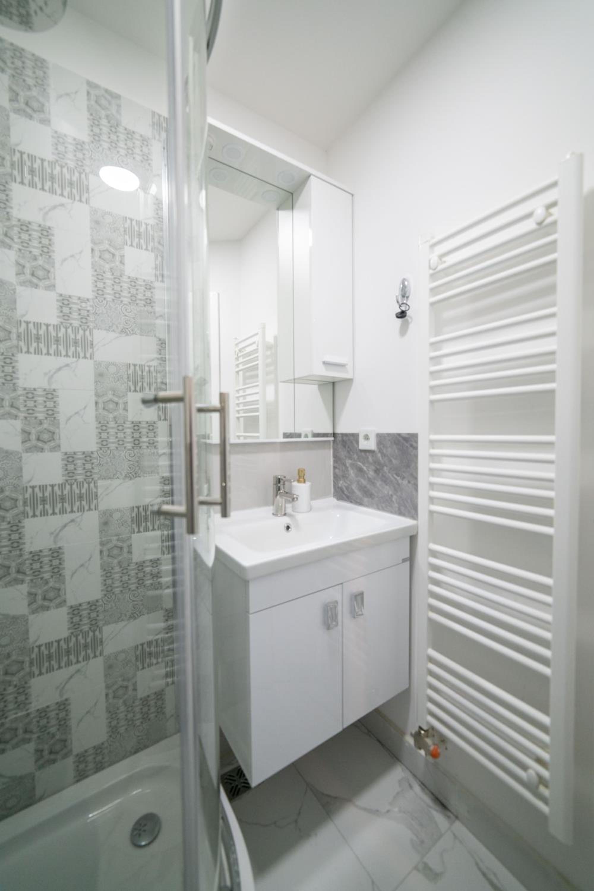 Four Seasons Apartments