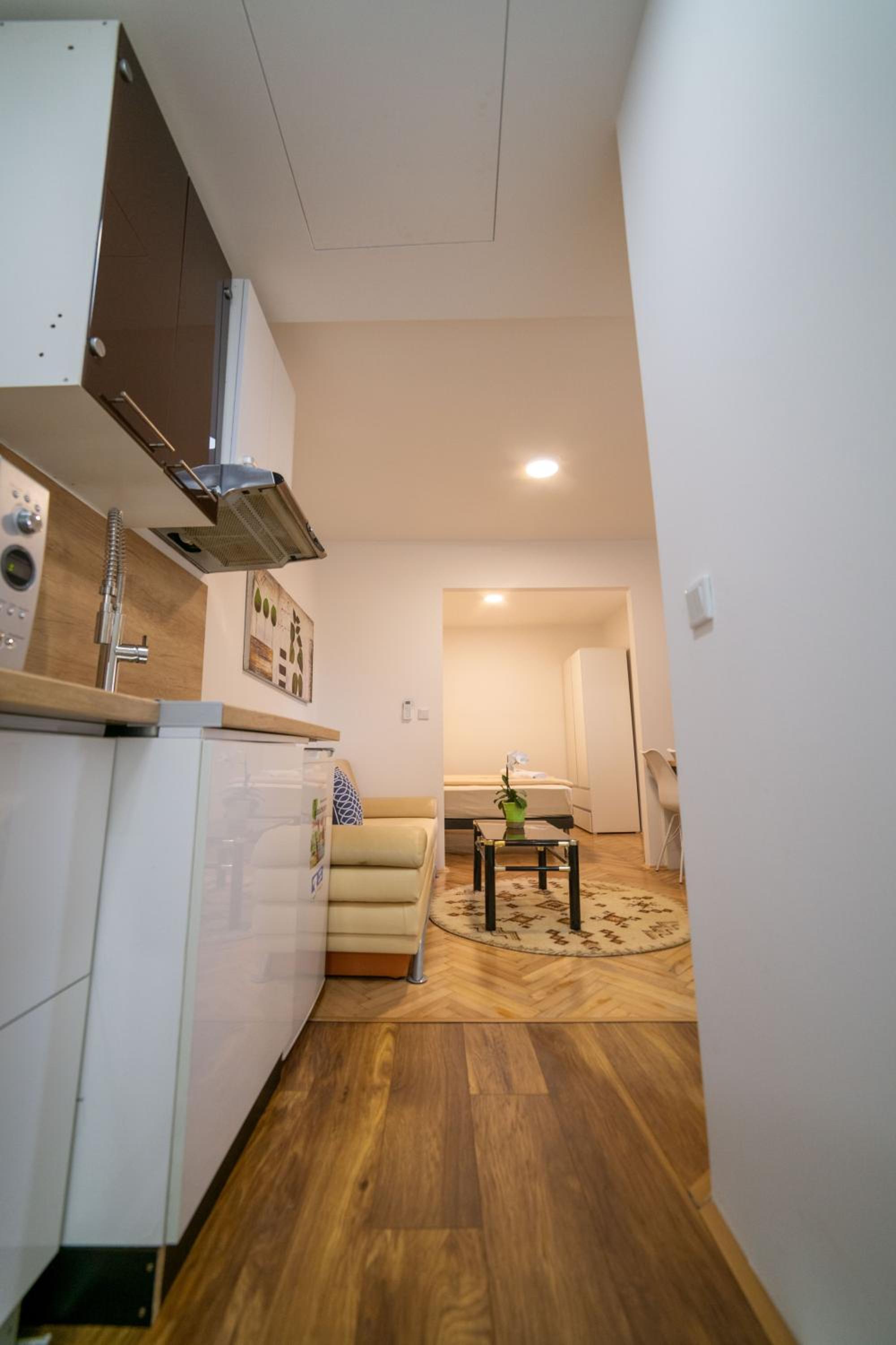 Four Seasons Apartments