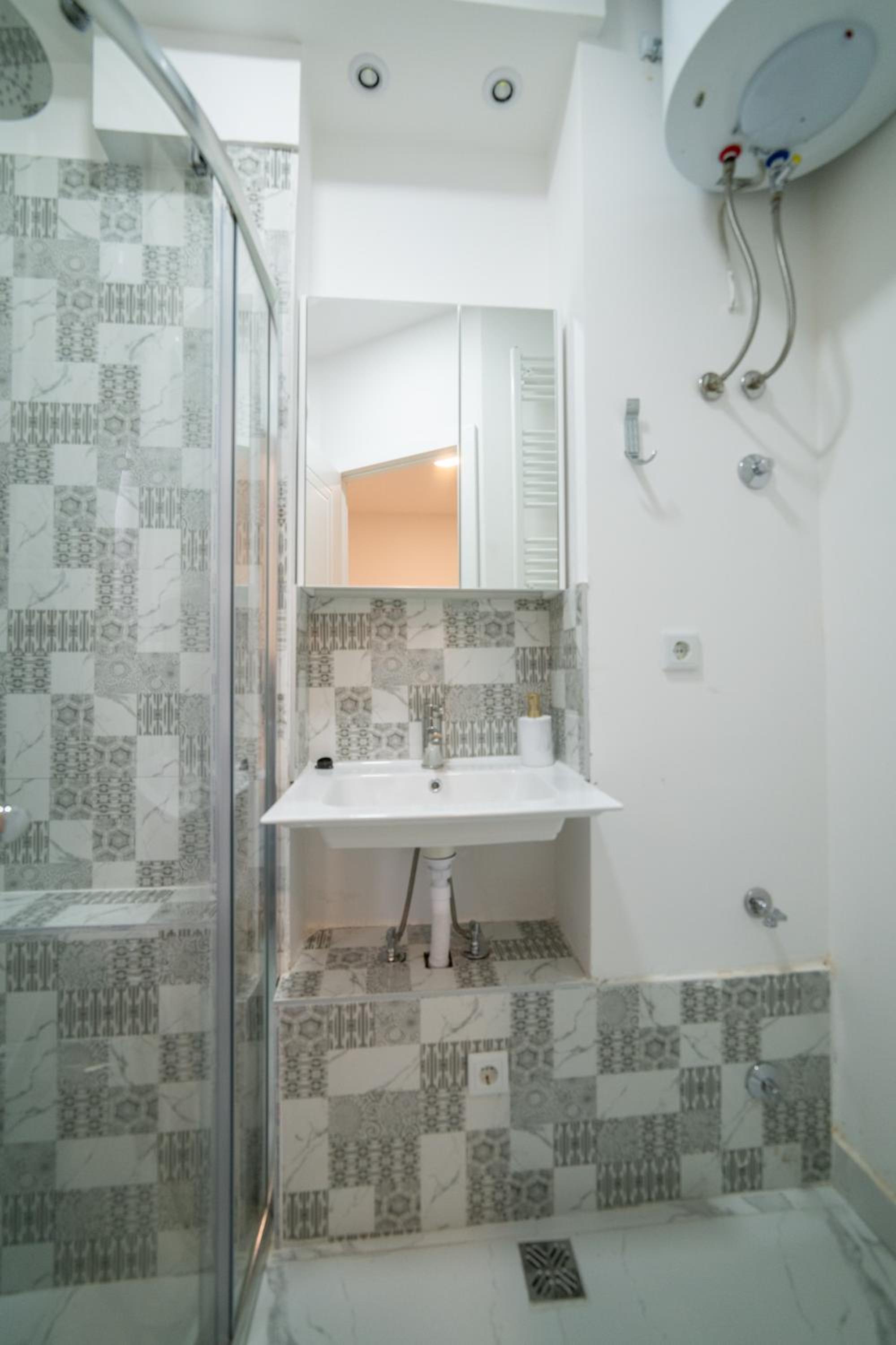 Four Seasons Apartments