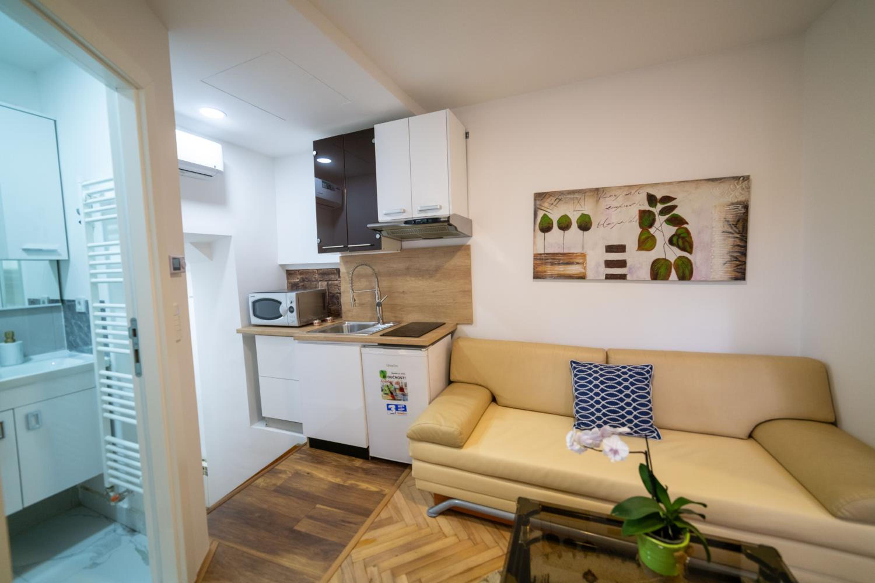 Four Seasons Apartments