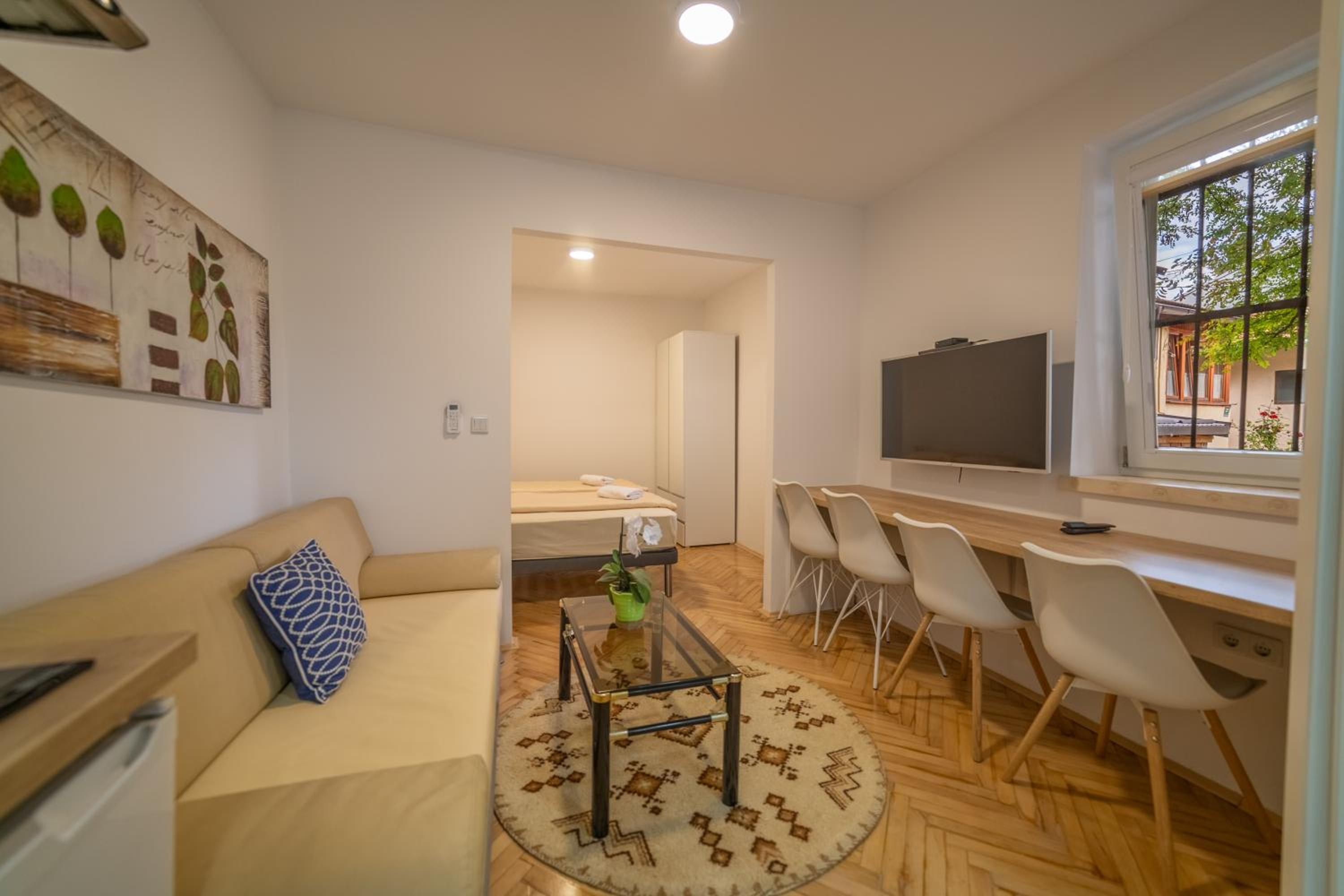 Four Seasons Apartments