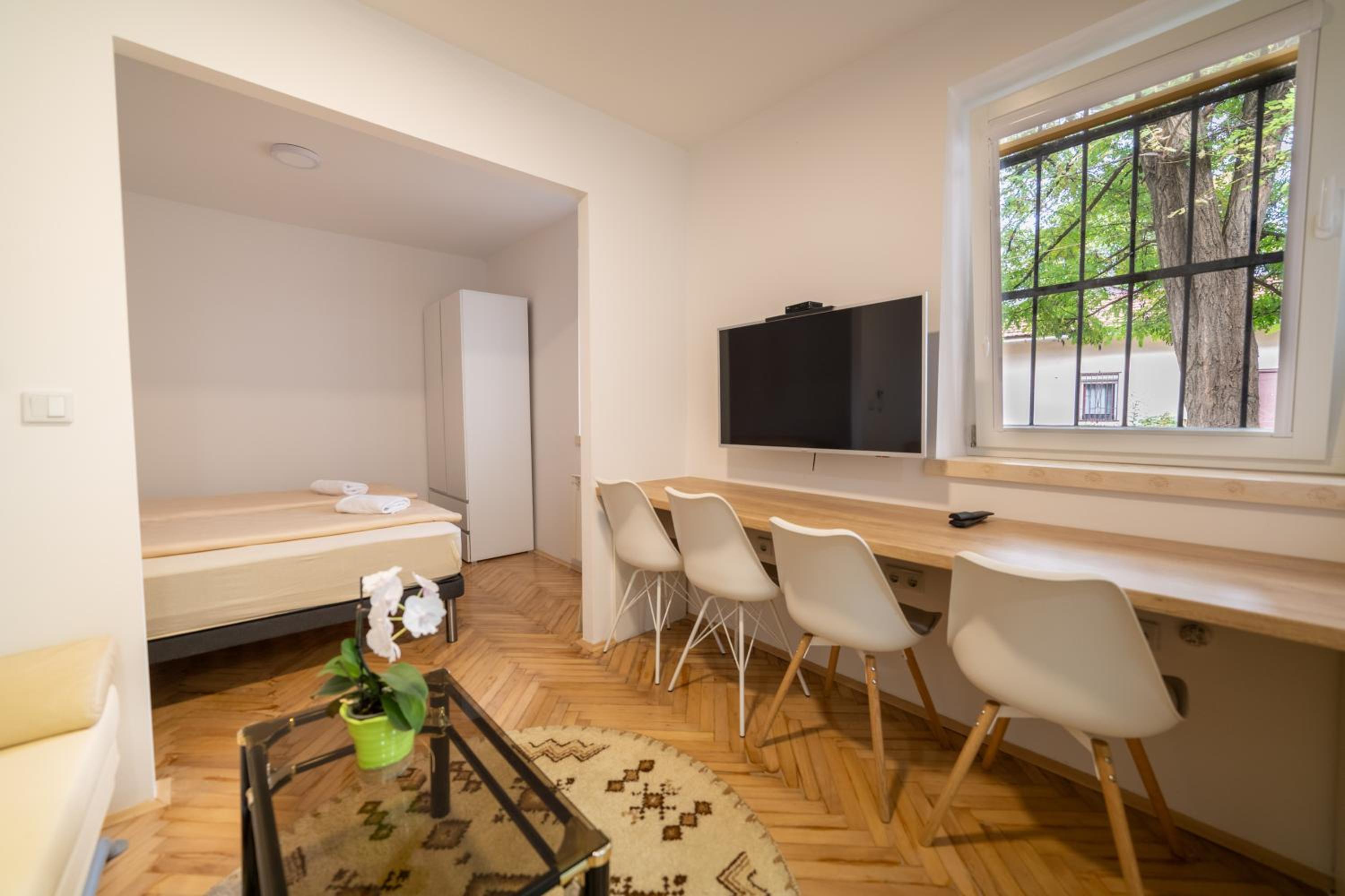Four Seasons Apartments