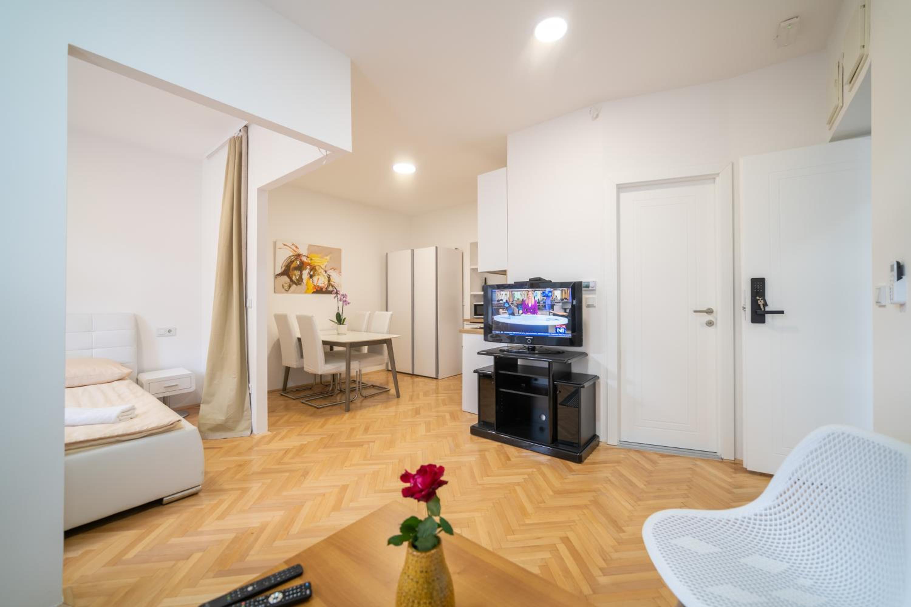 Four Seasons Apartments
