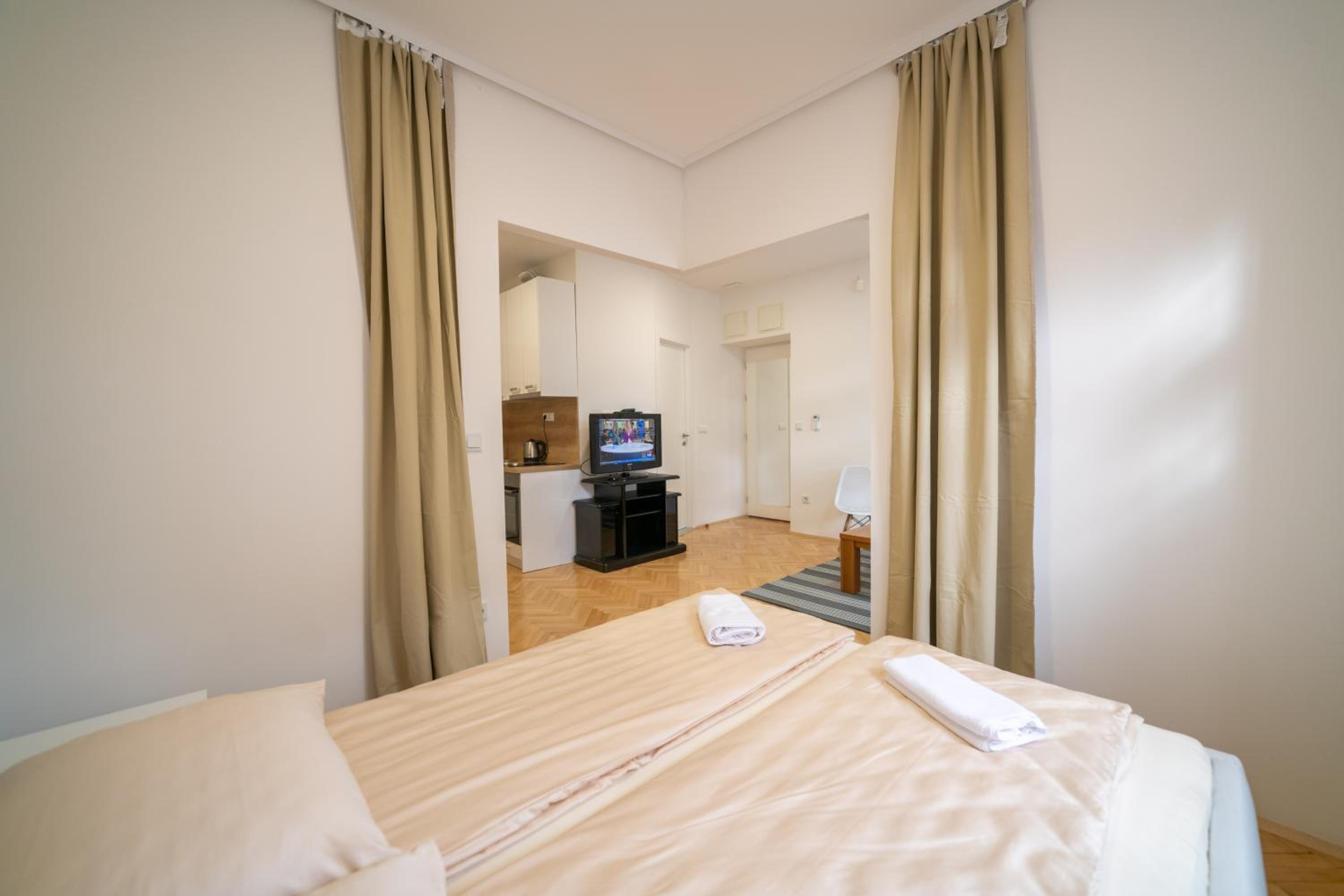 Four Seasons Apartments