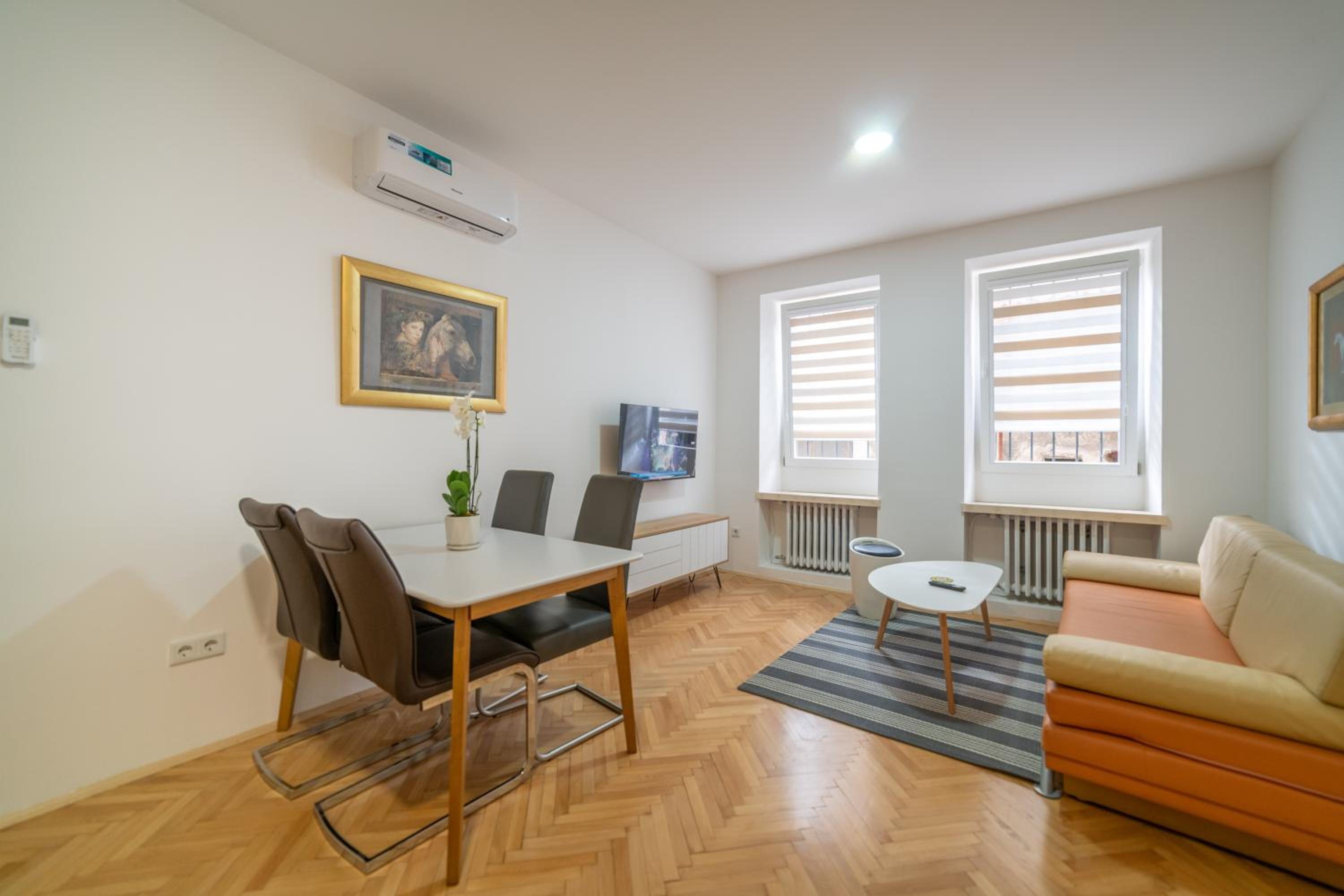 Four Seasons Apartments