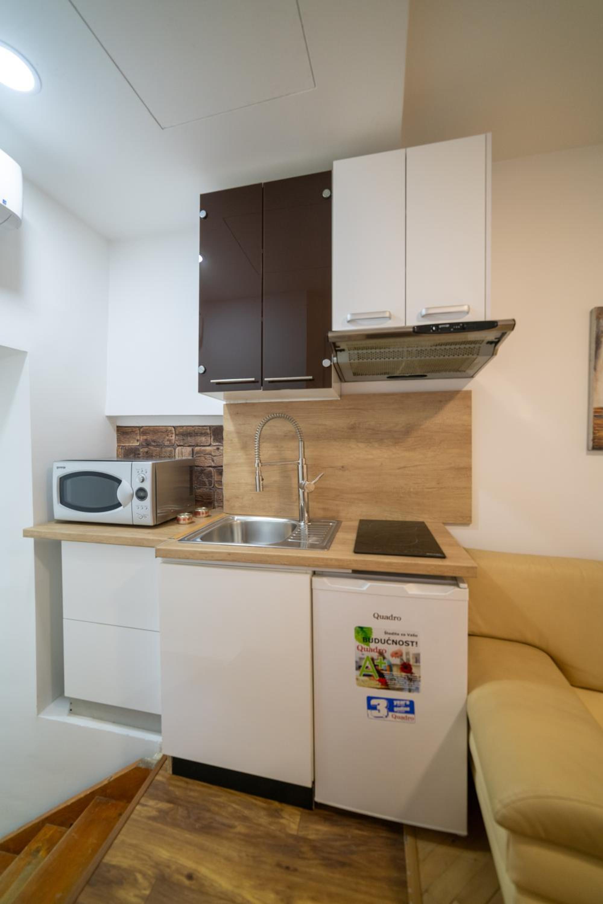 Four Seasons Apartments