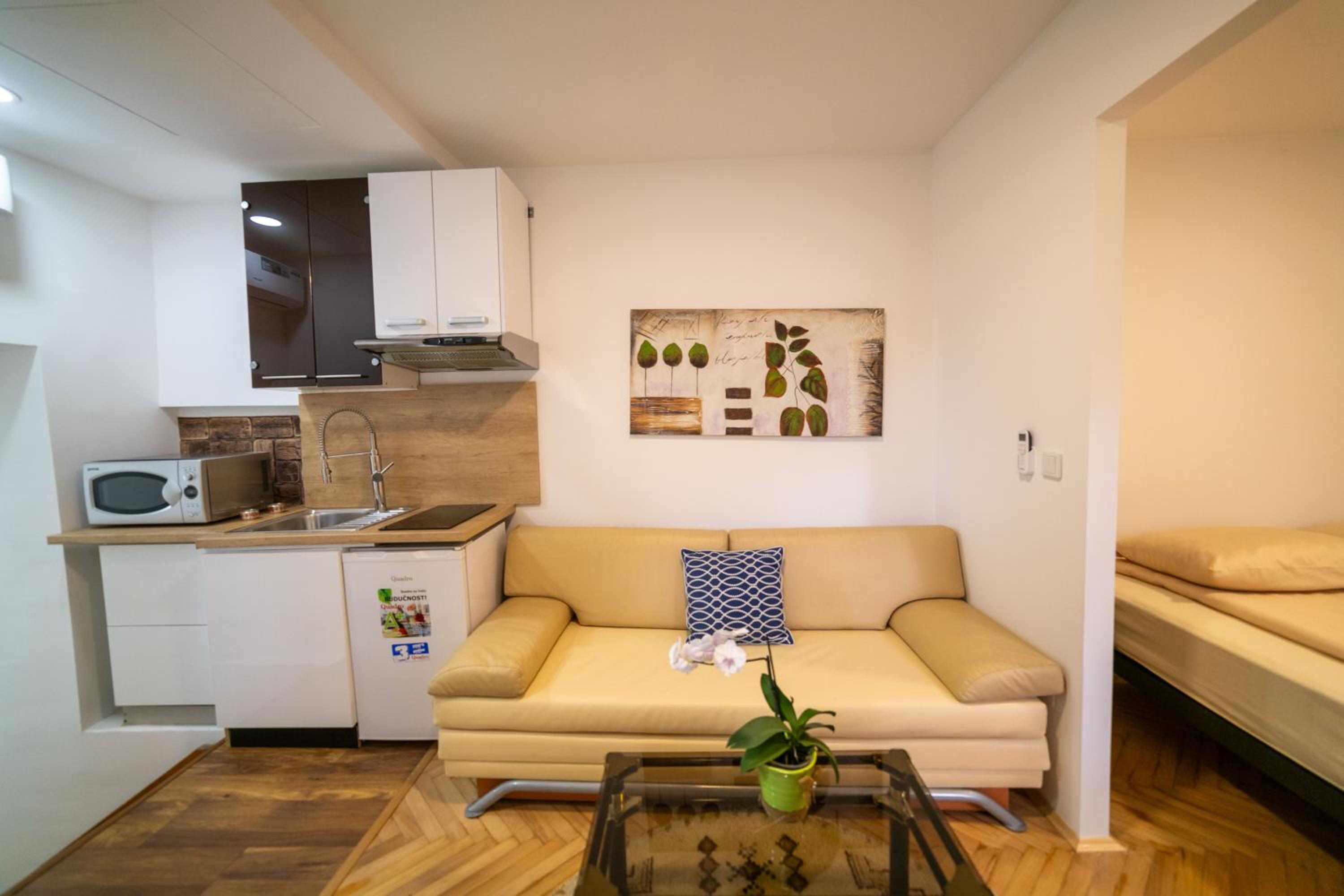 Four Seasons Apartments