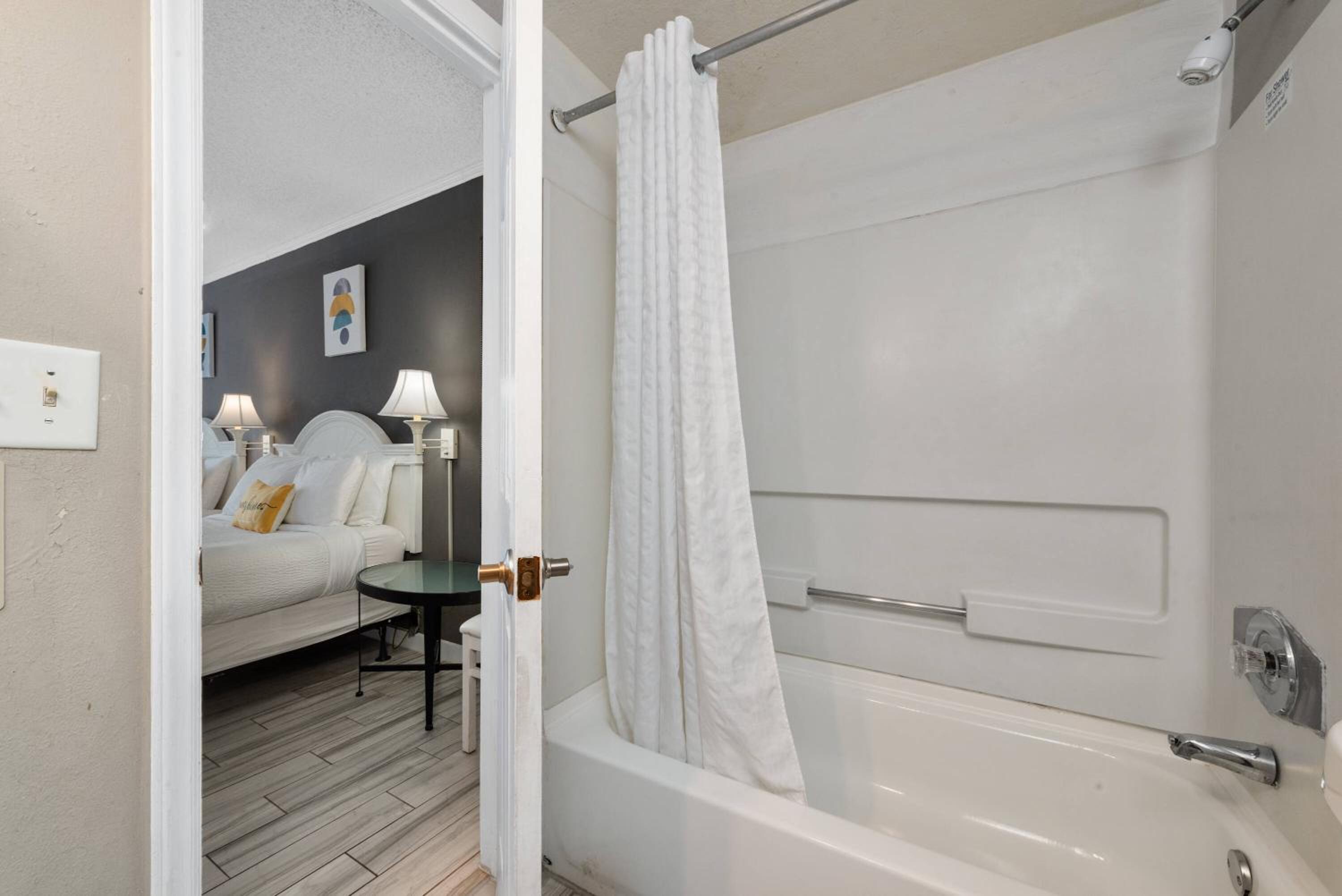 Studio - Near Universal Parks
