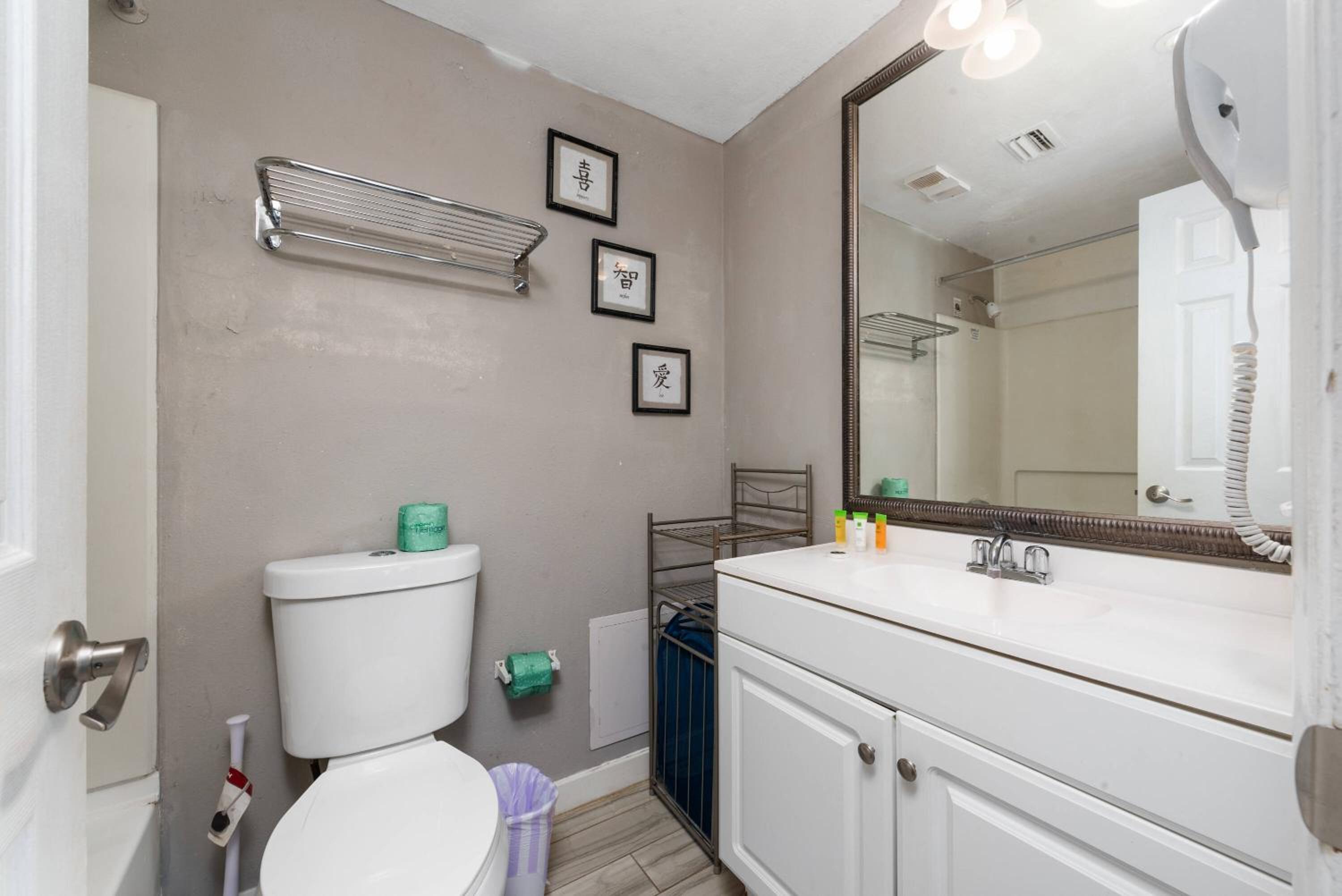 Studio - Near Universal Parks