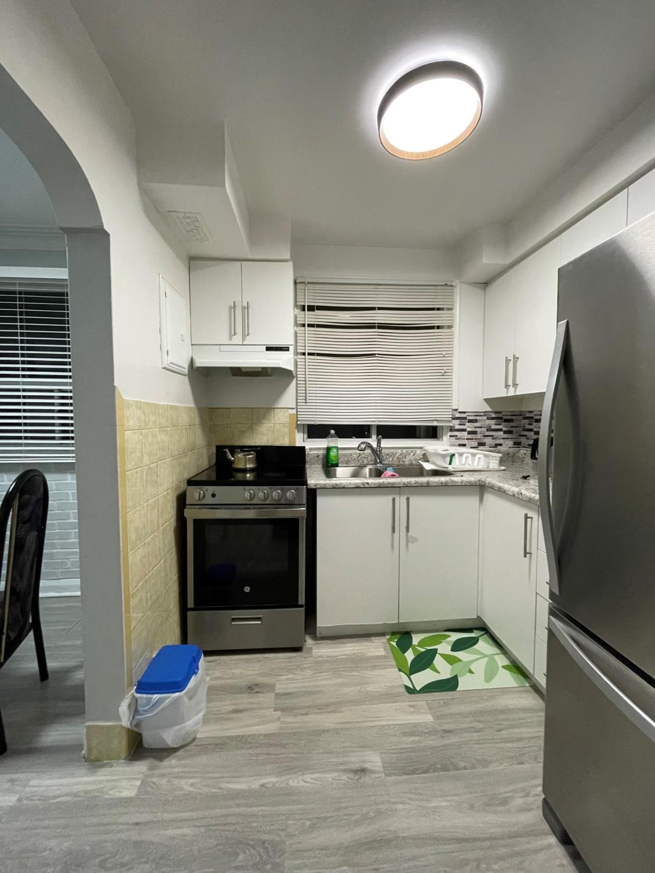 Toronto Full Bed in a Room - Midtown