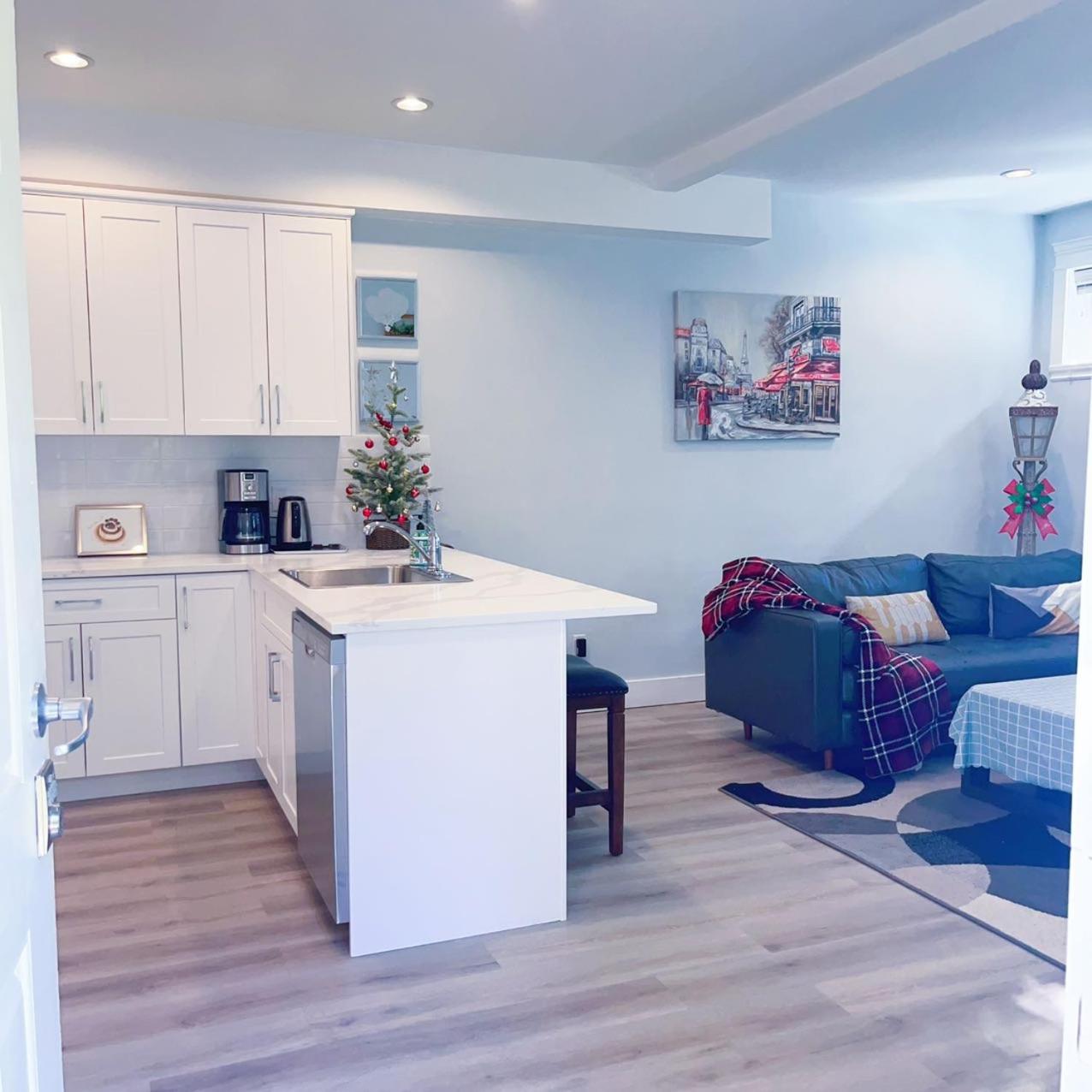 Ground level two bedrooms Suite near Lake and Golf Course