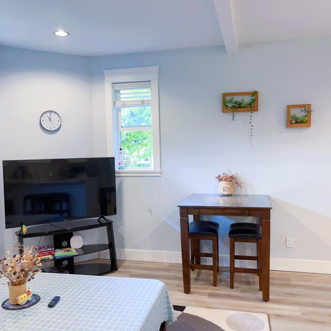 Ground level two bedrooms Suite near Lake and Golf Course