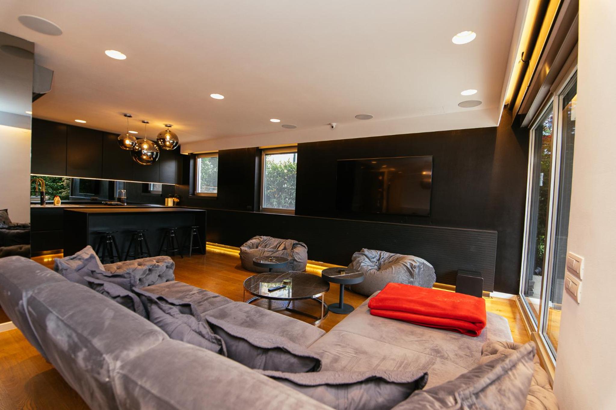 The 007 Residence view 5