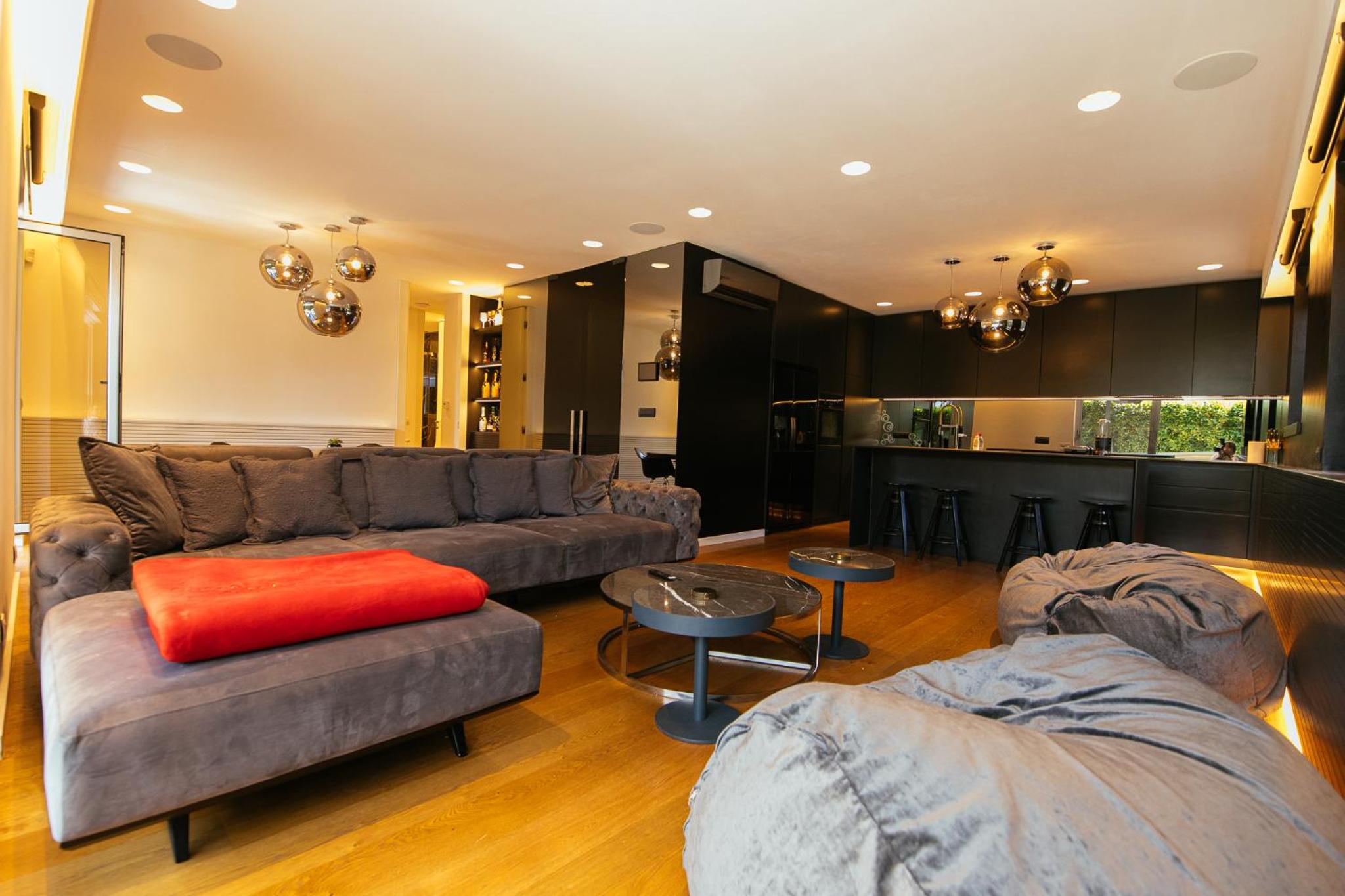 The 007 Residence view 3