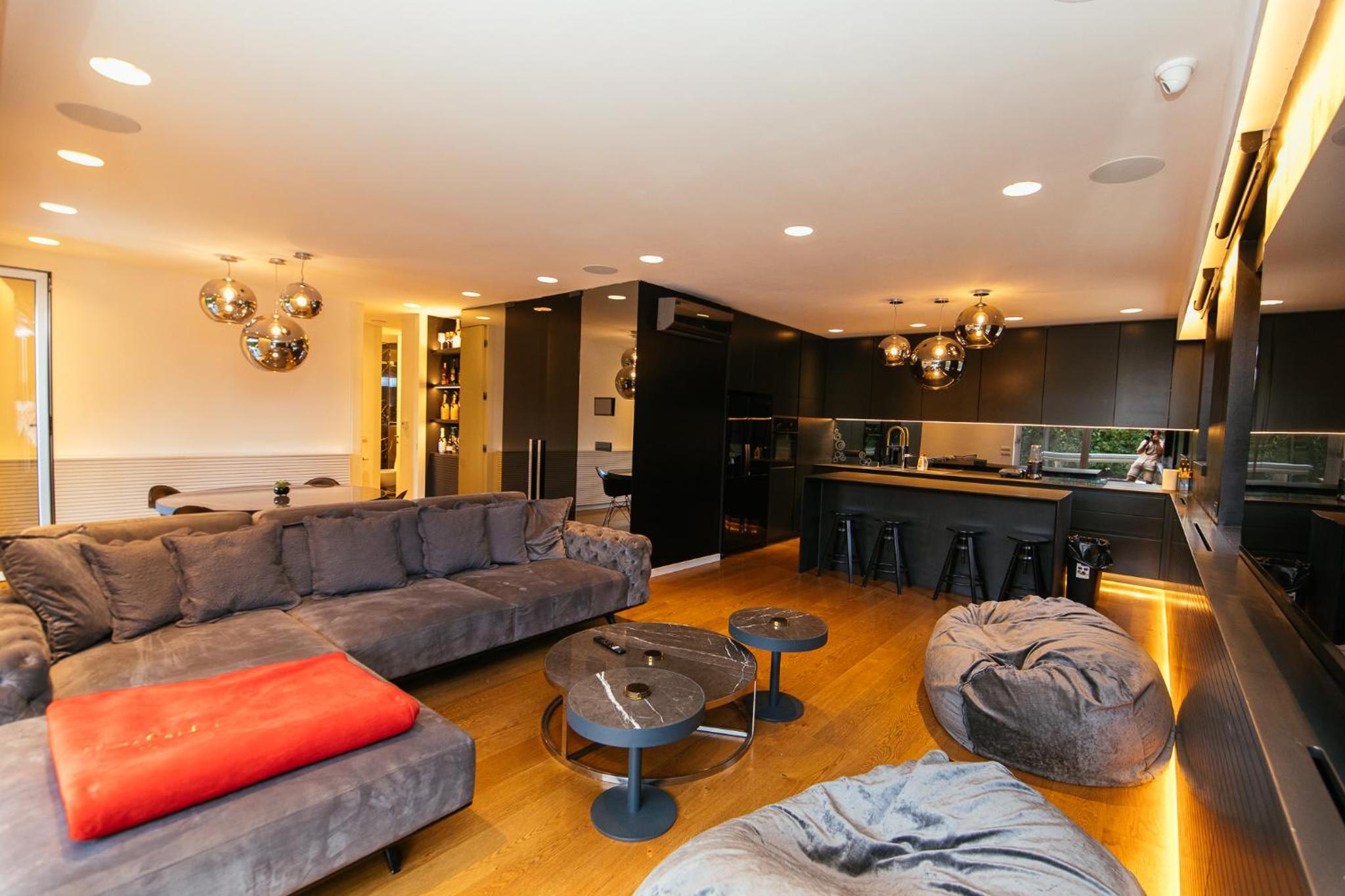 The 007 Residence view 4