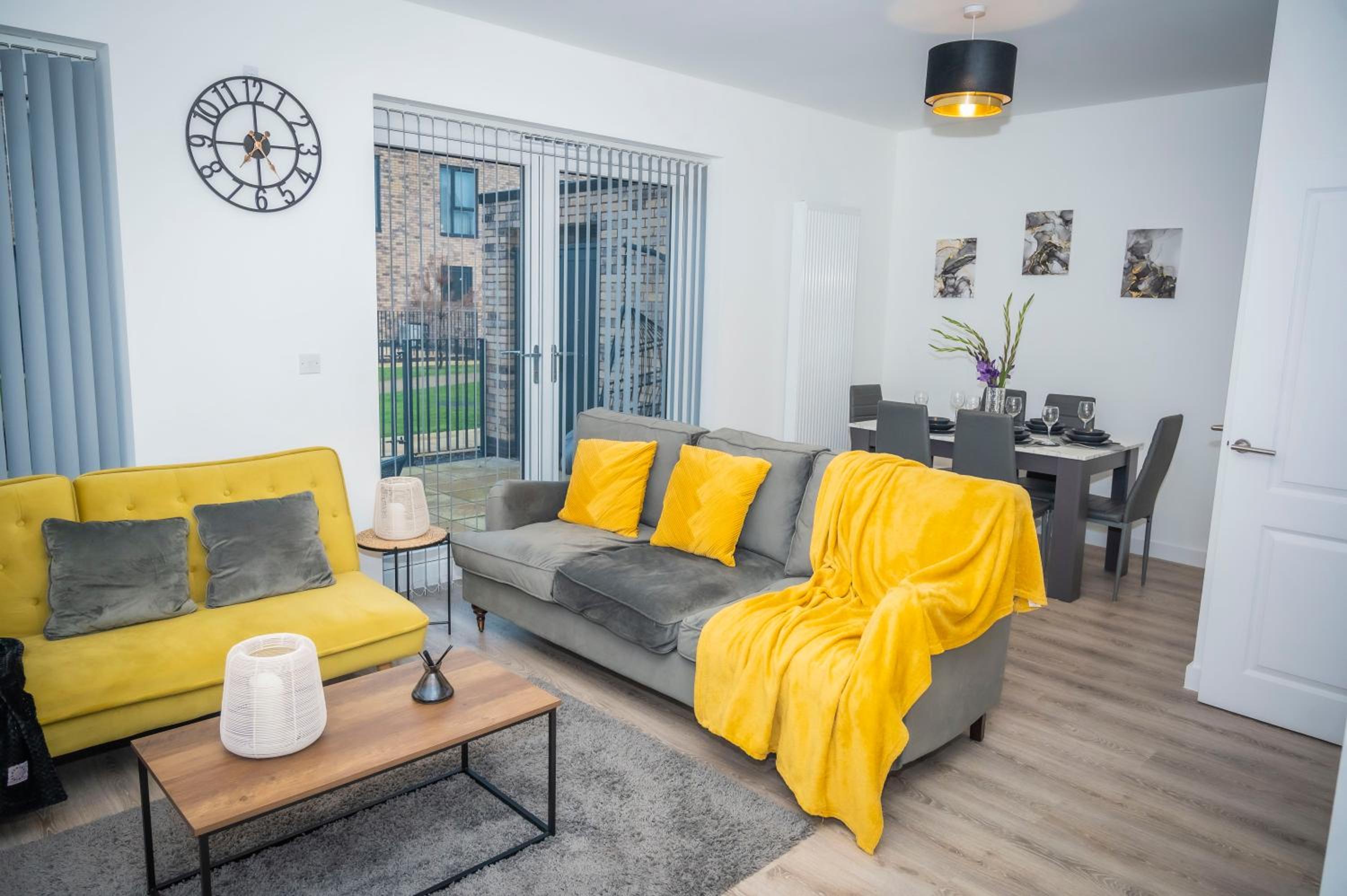 The Parkes - A Stylish 3BR House with free parking, 5 mins from Central Birmingham close to Edgbaston Cricket Ground, The University of Birmingham, Aston a view 4