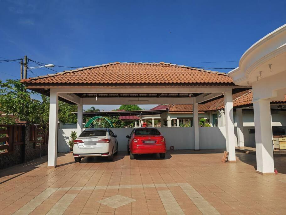 Cozy Deluxe House Padang Serai 28pax photo 2