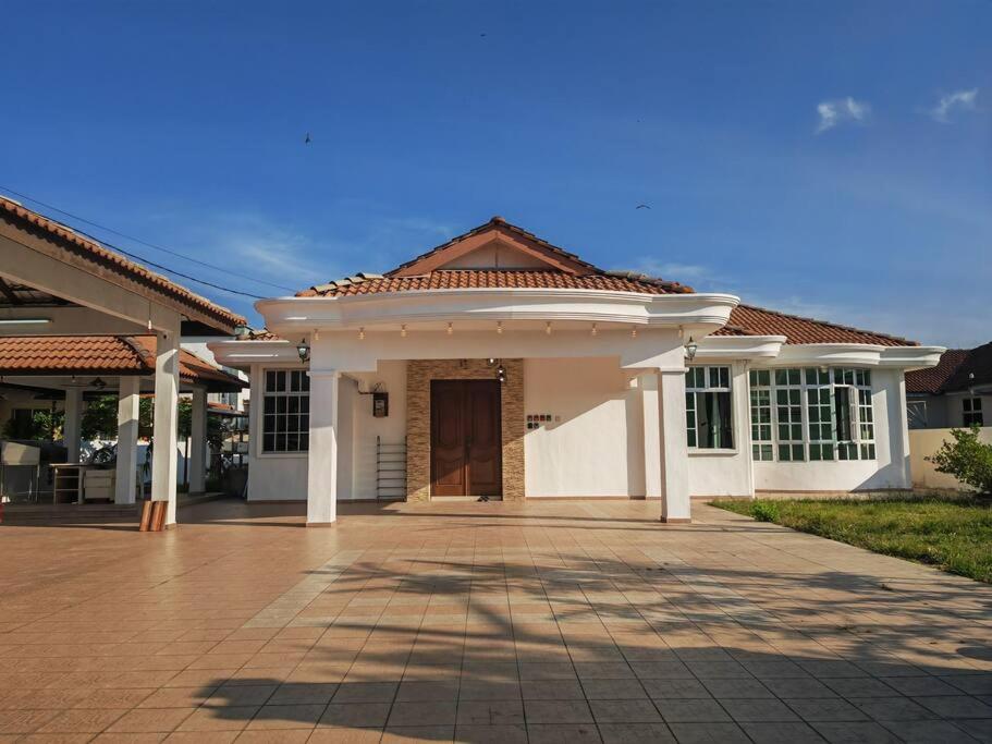 Cozy Deluxe House Padang Serai 28pax photo 8
