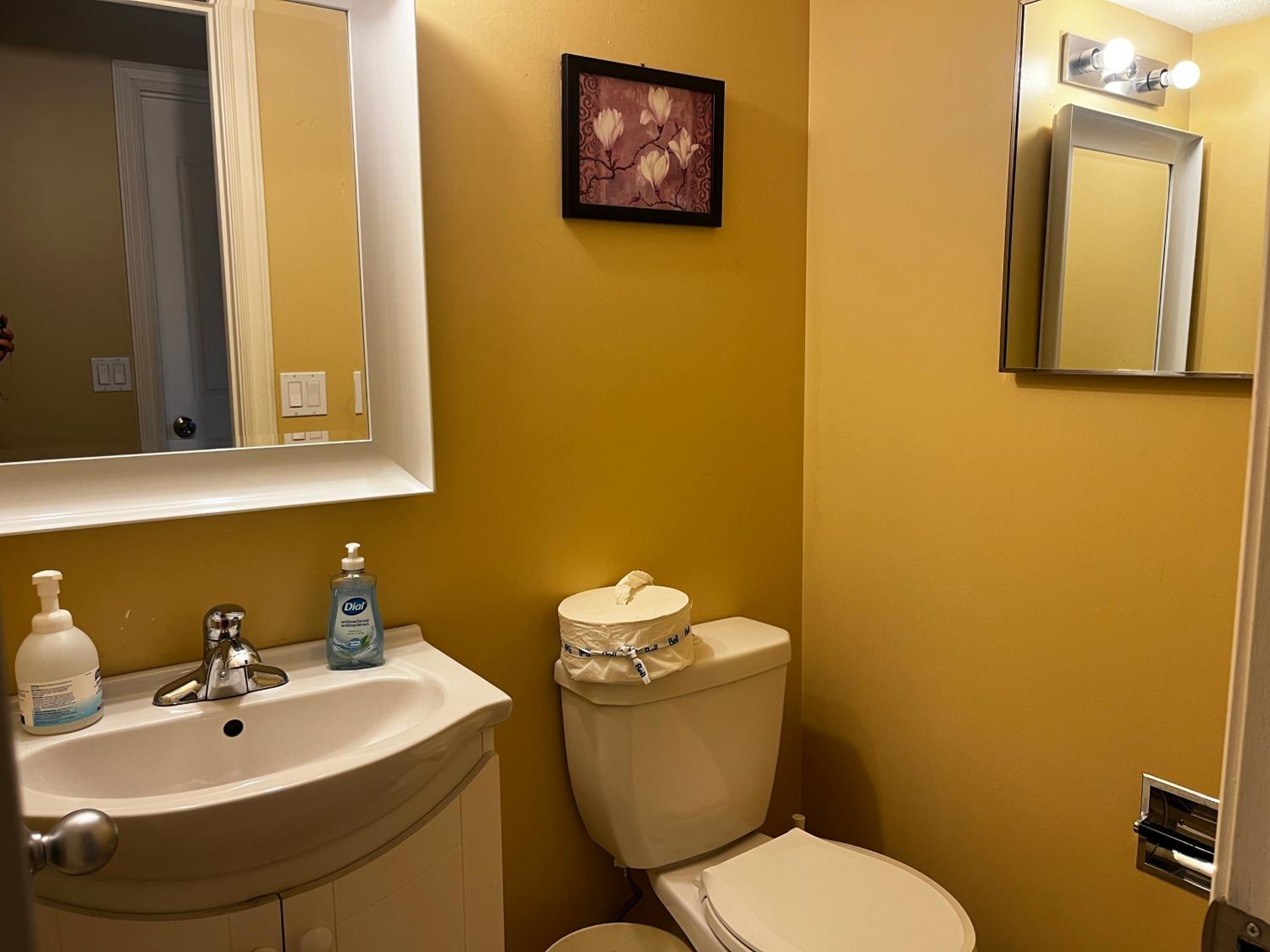Beautiful room close Airport!