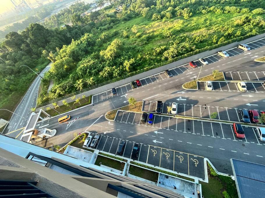 Nona Manis Homestay Sierra Heights 2BR Seaview photo 7