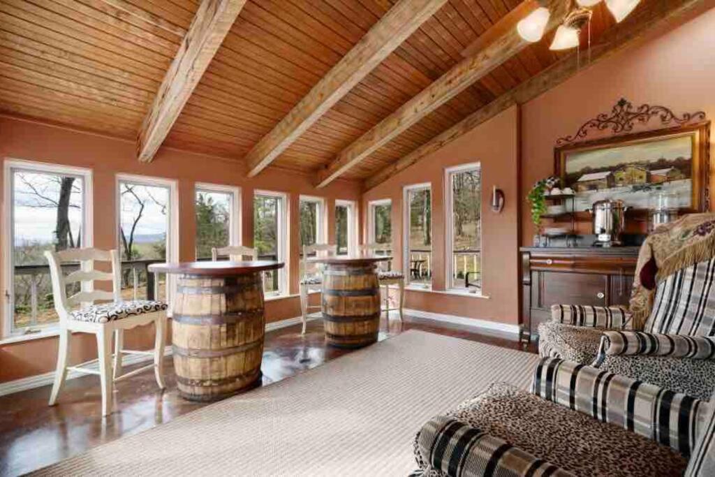 Hill Top Lodging Mountain Forest View Lodge view 3