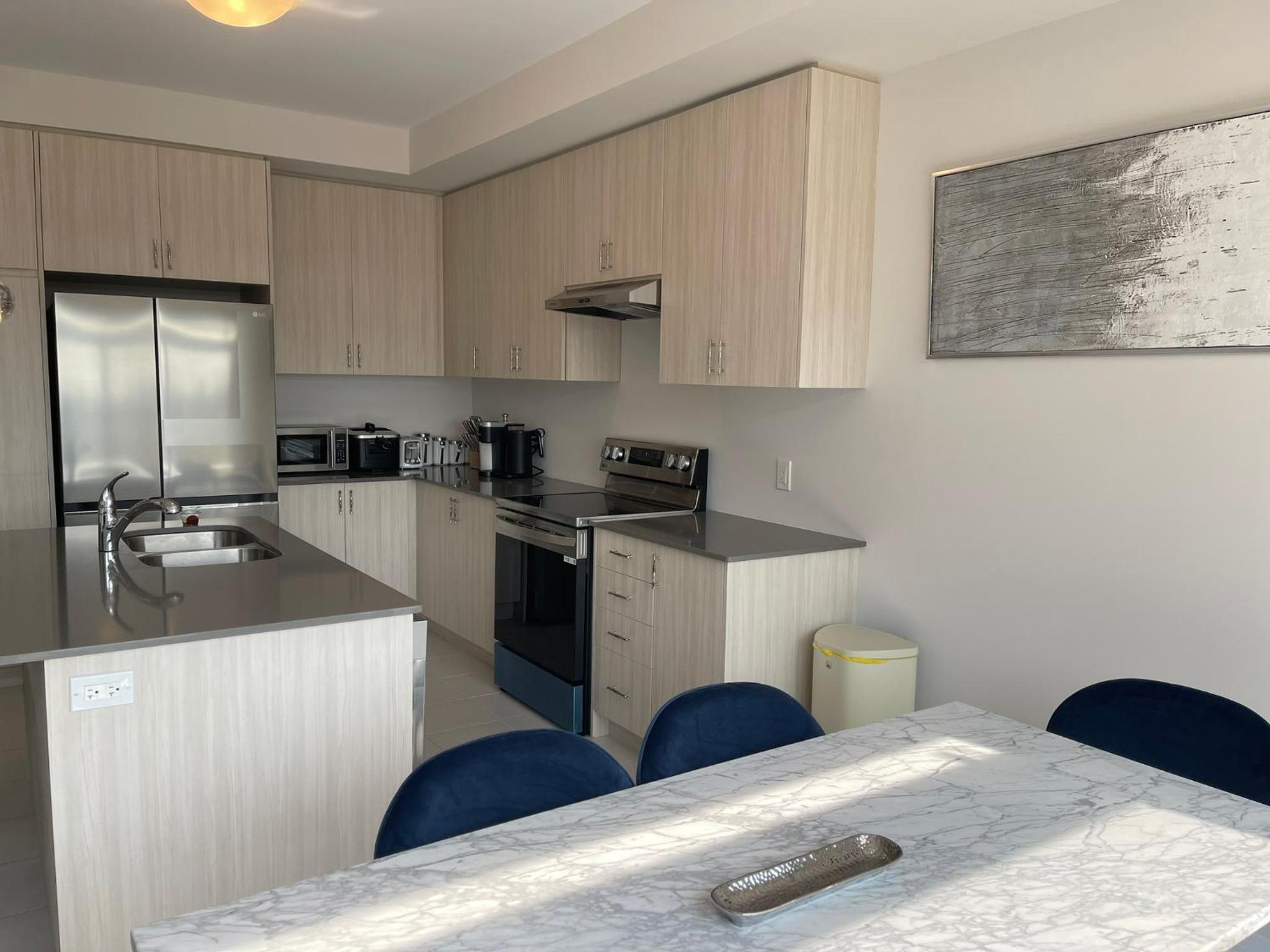 4 Bedroom Detach Home in Cambridge