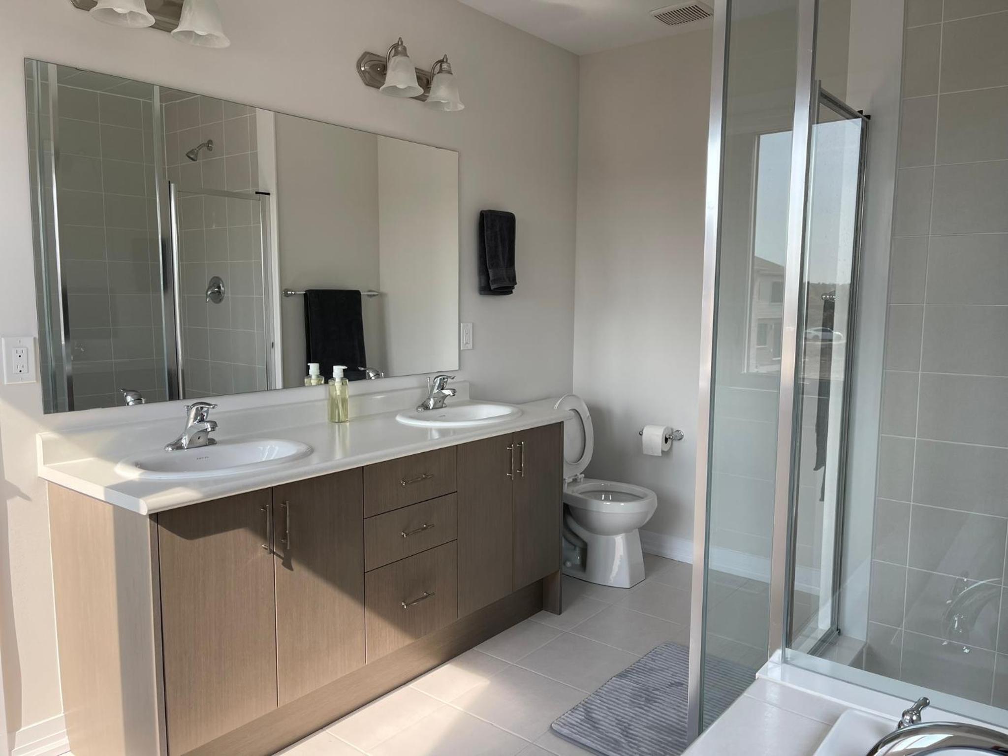 4 Bedroom Detach Home in Cambridge