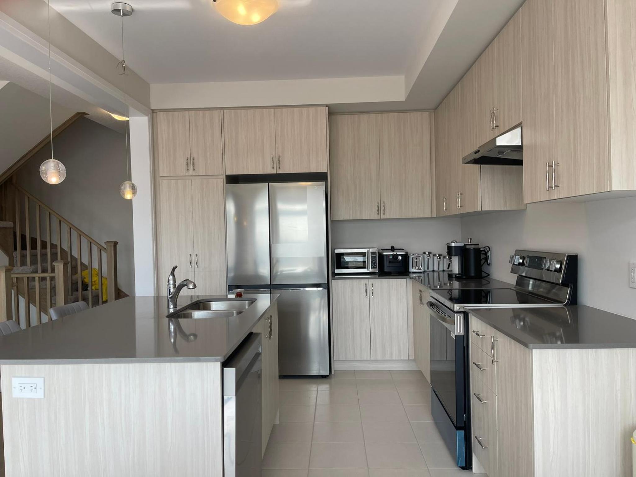 4 Bedroom Detach Home in Cambridge