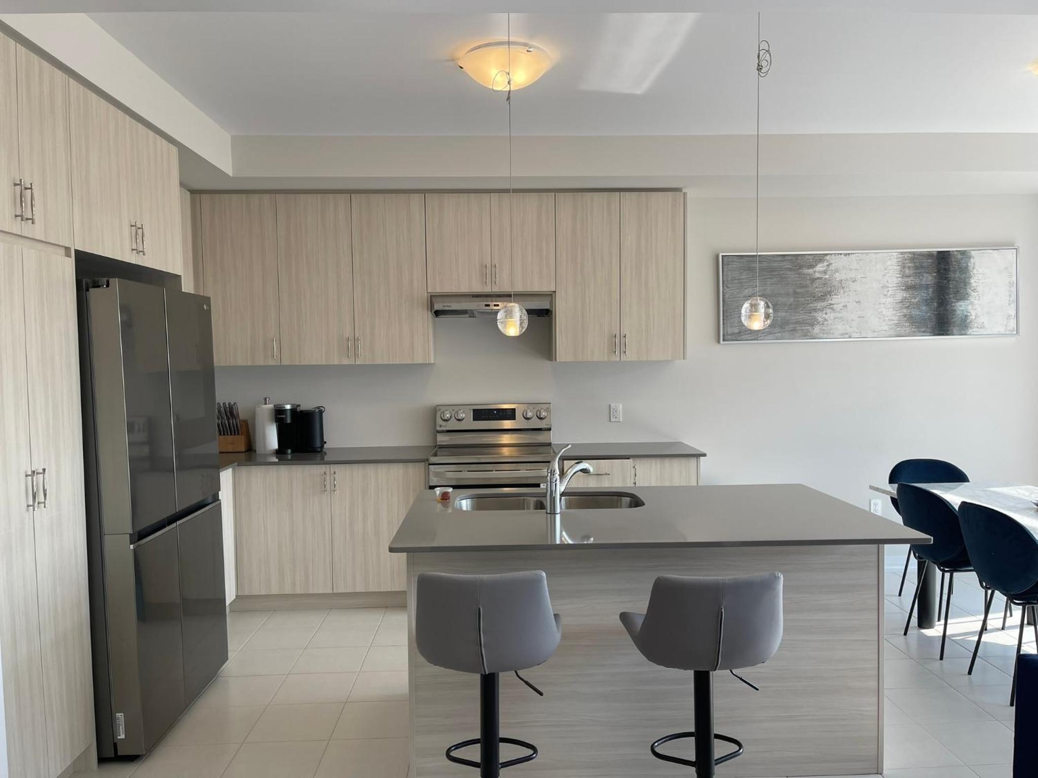 4 Bedroom Detach Home in Cambridge