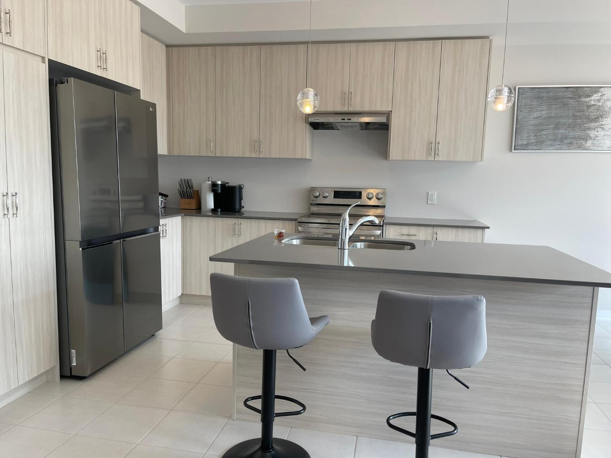 4 Bedroom Detach Home in Cambridge