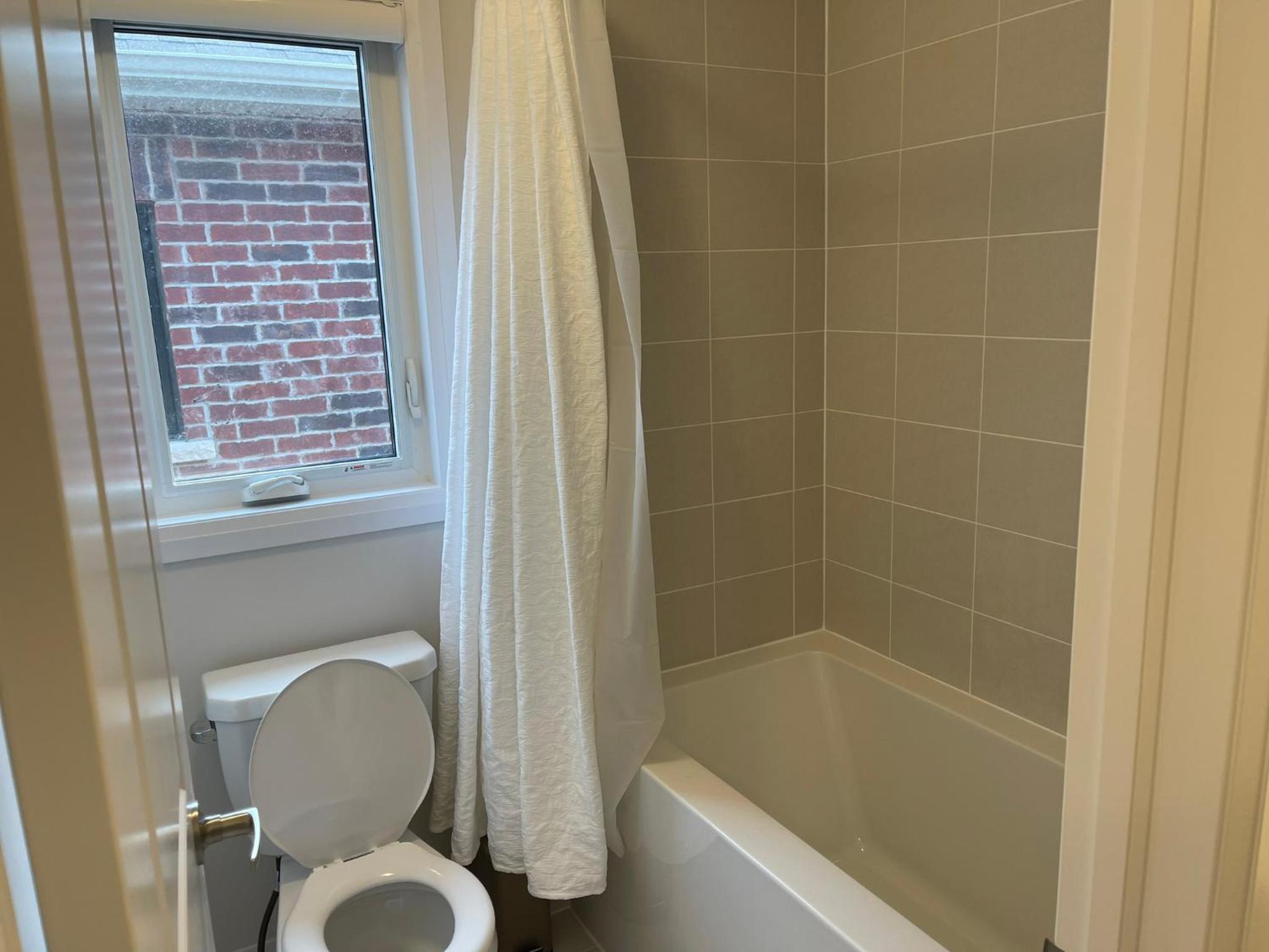 4 Bedroom Detach Home in Cambridge